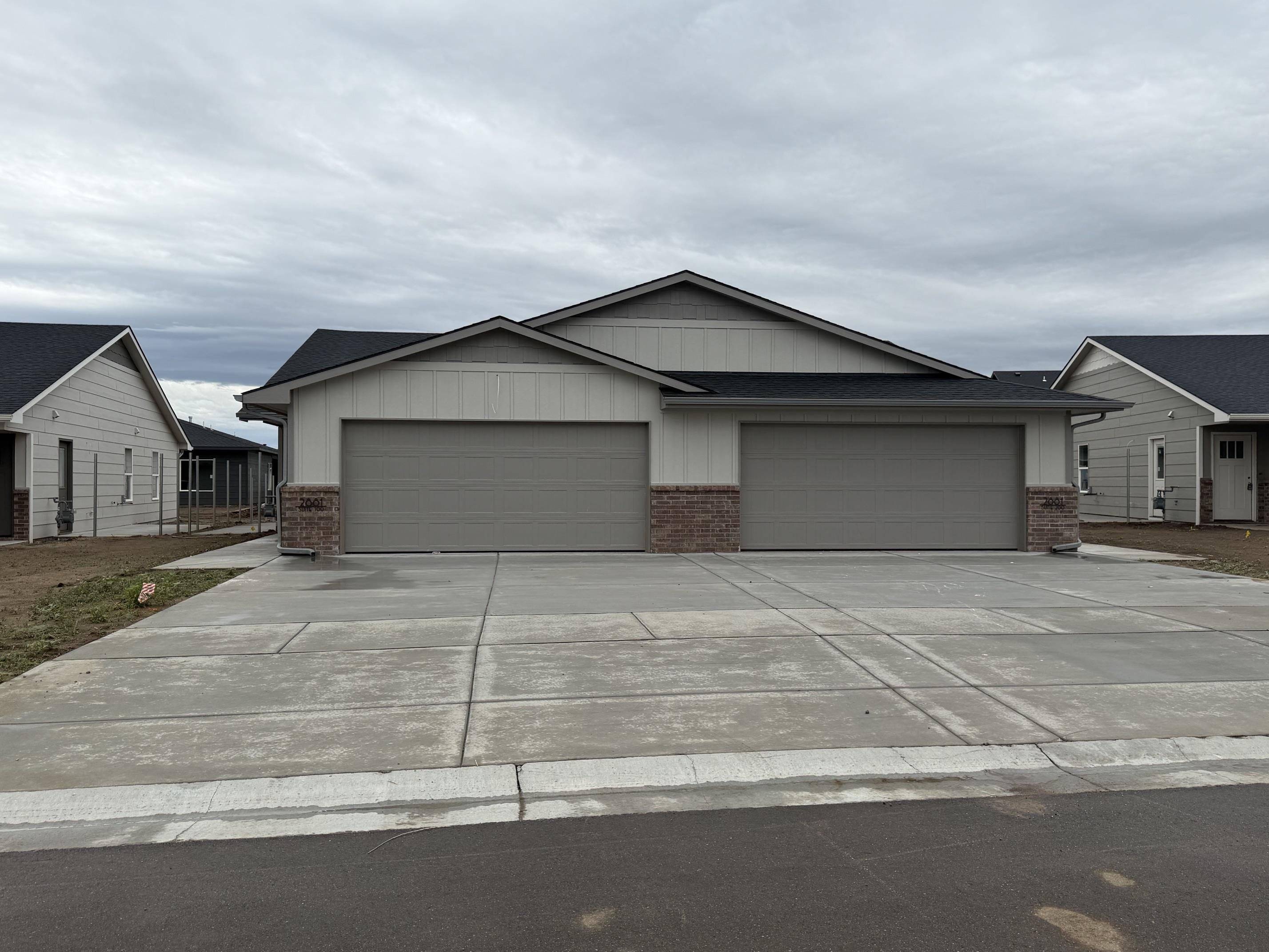 2881 S Cedar Crest Ct, Wichita, KS 67215
