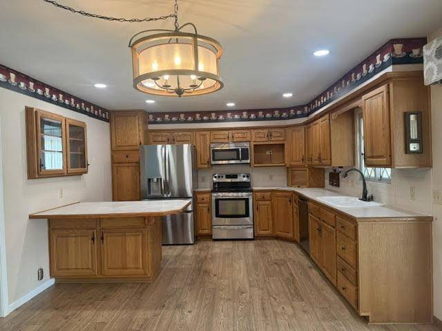 637 Briarcliff Rd, Salina, KS 67401
