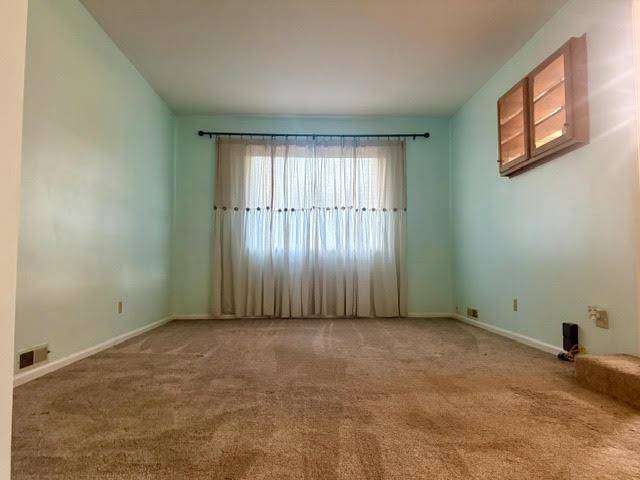 637 Briarcliff Rd, Salina, KS 67401