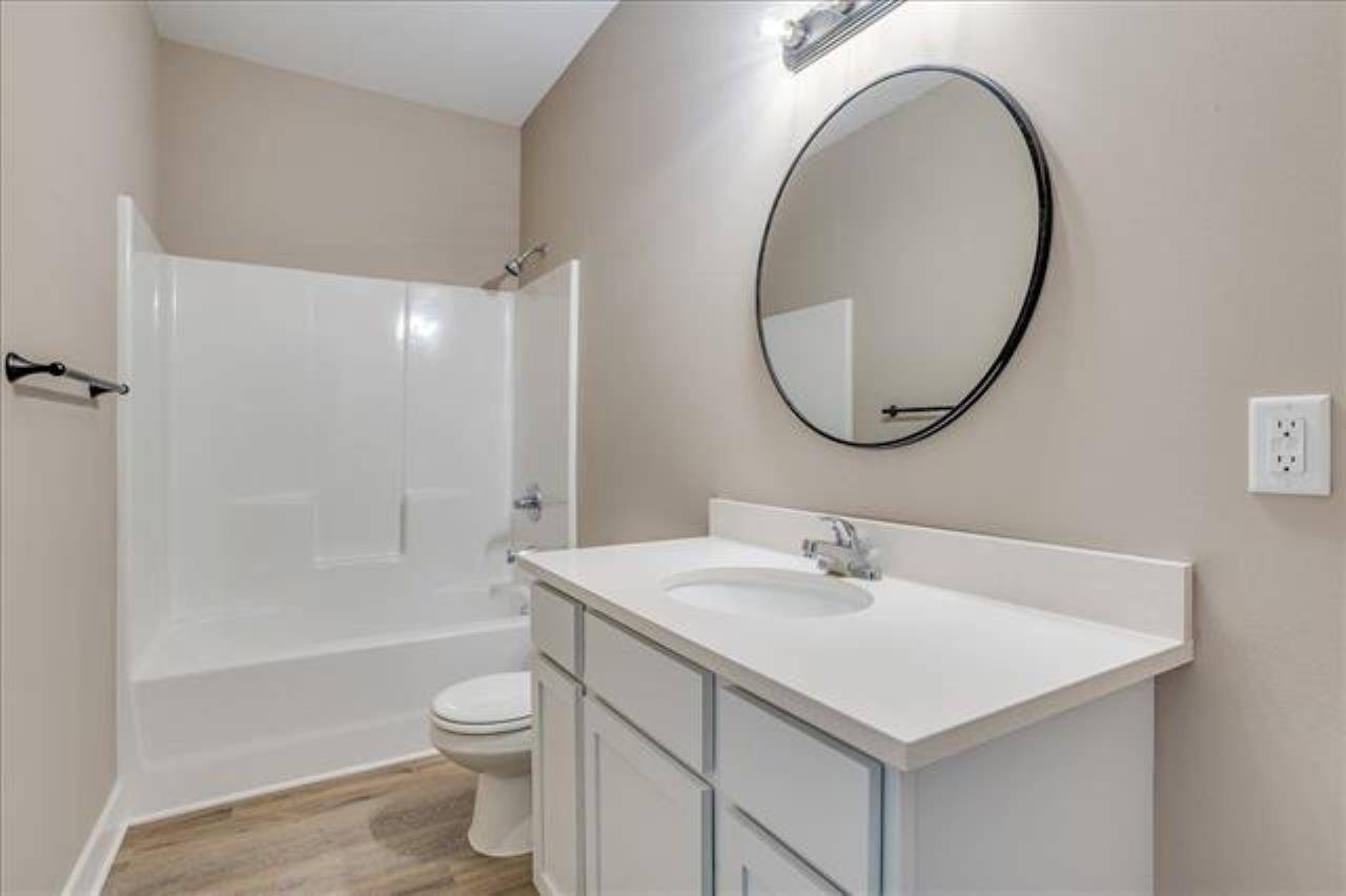 1607 S Limuel St, Wichita, KS 67235