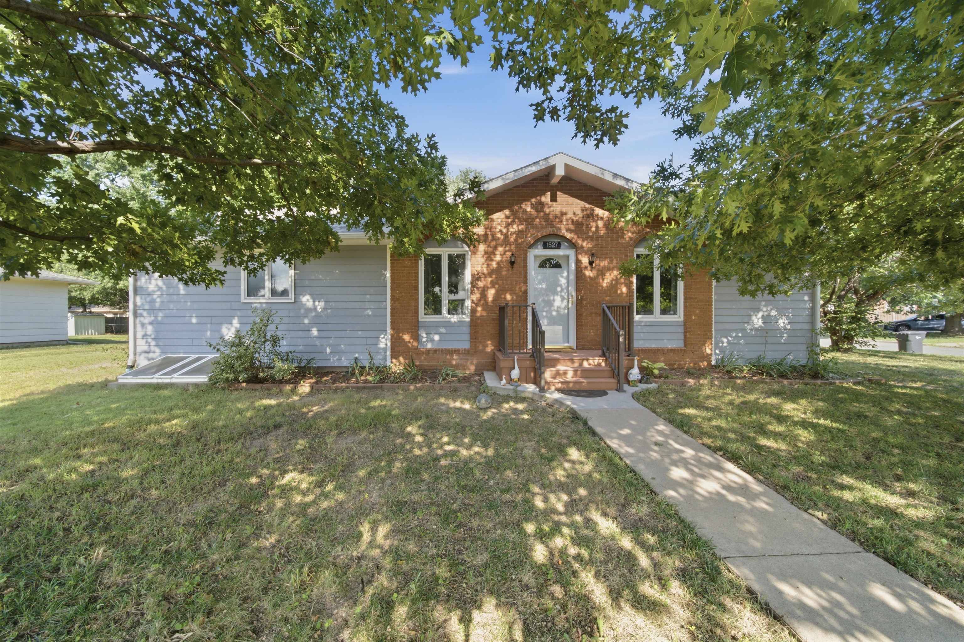 1527 Westborough, Newton, KS 67114
