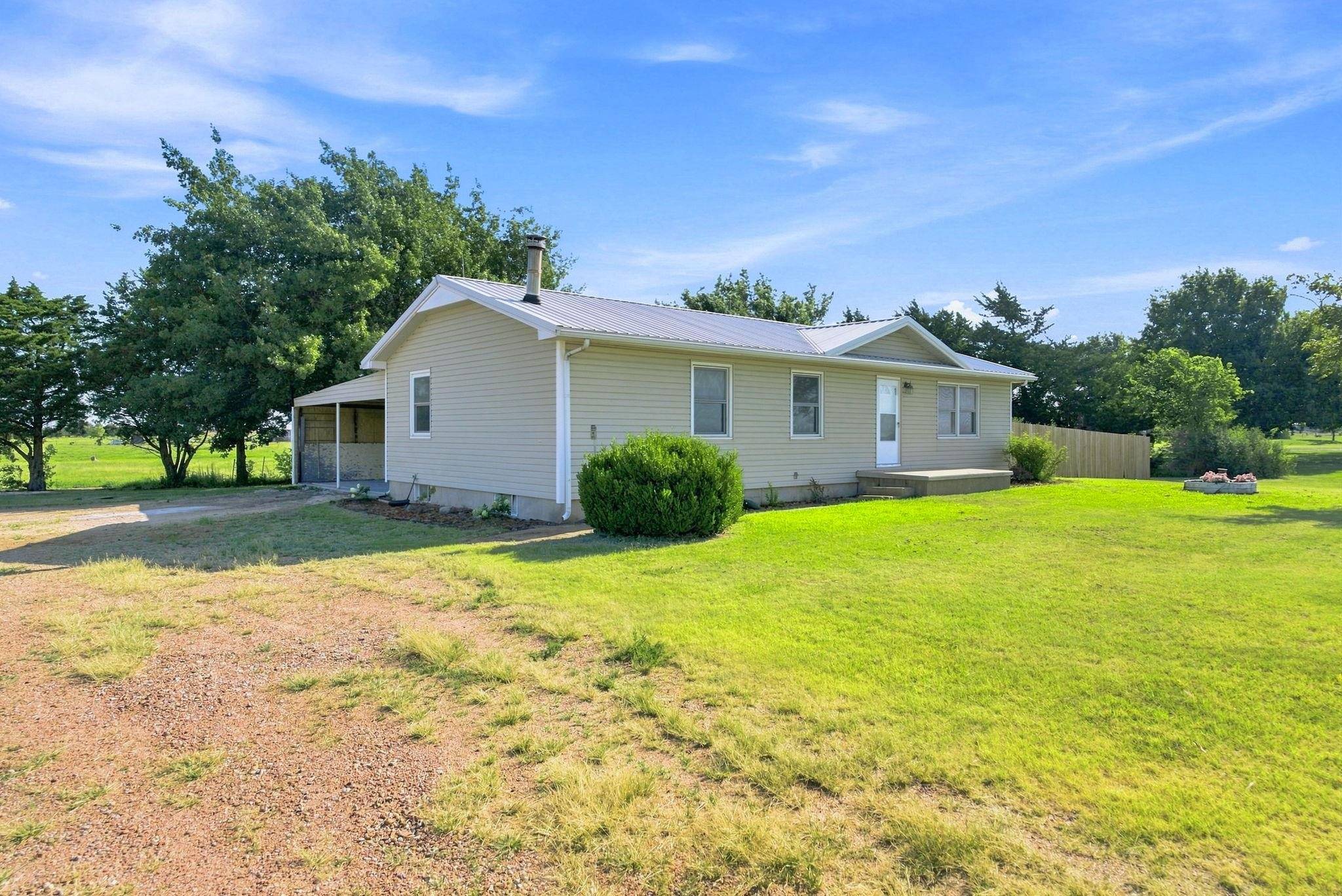 30220 W 39th St S, Garden Plain, KS 67025