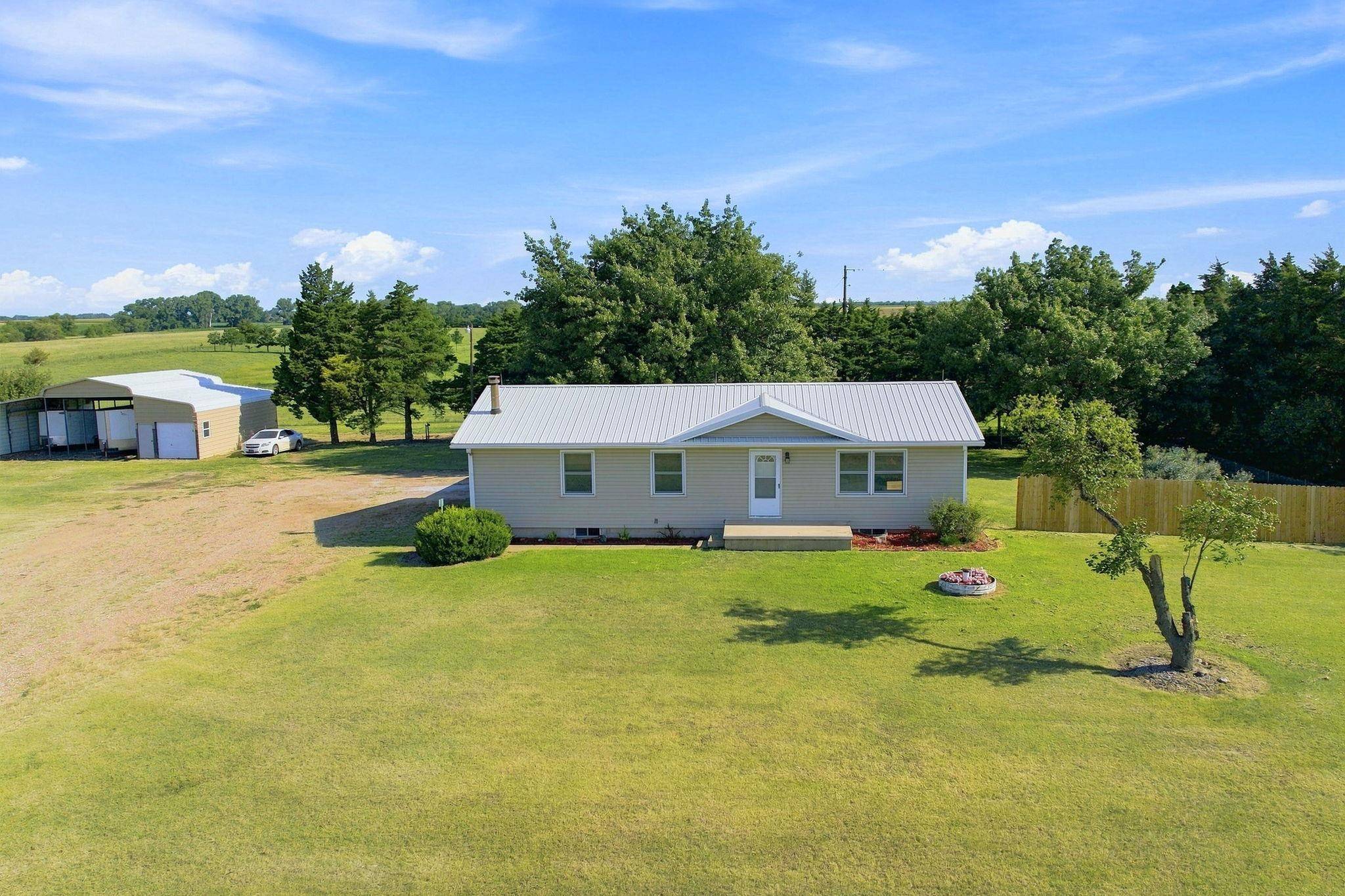 30220 W 39th St S, Garden Plain, KS 67025
