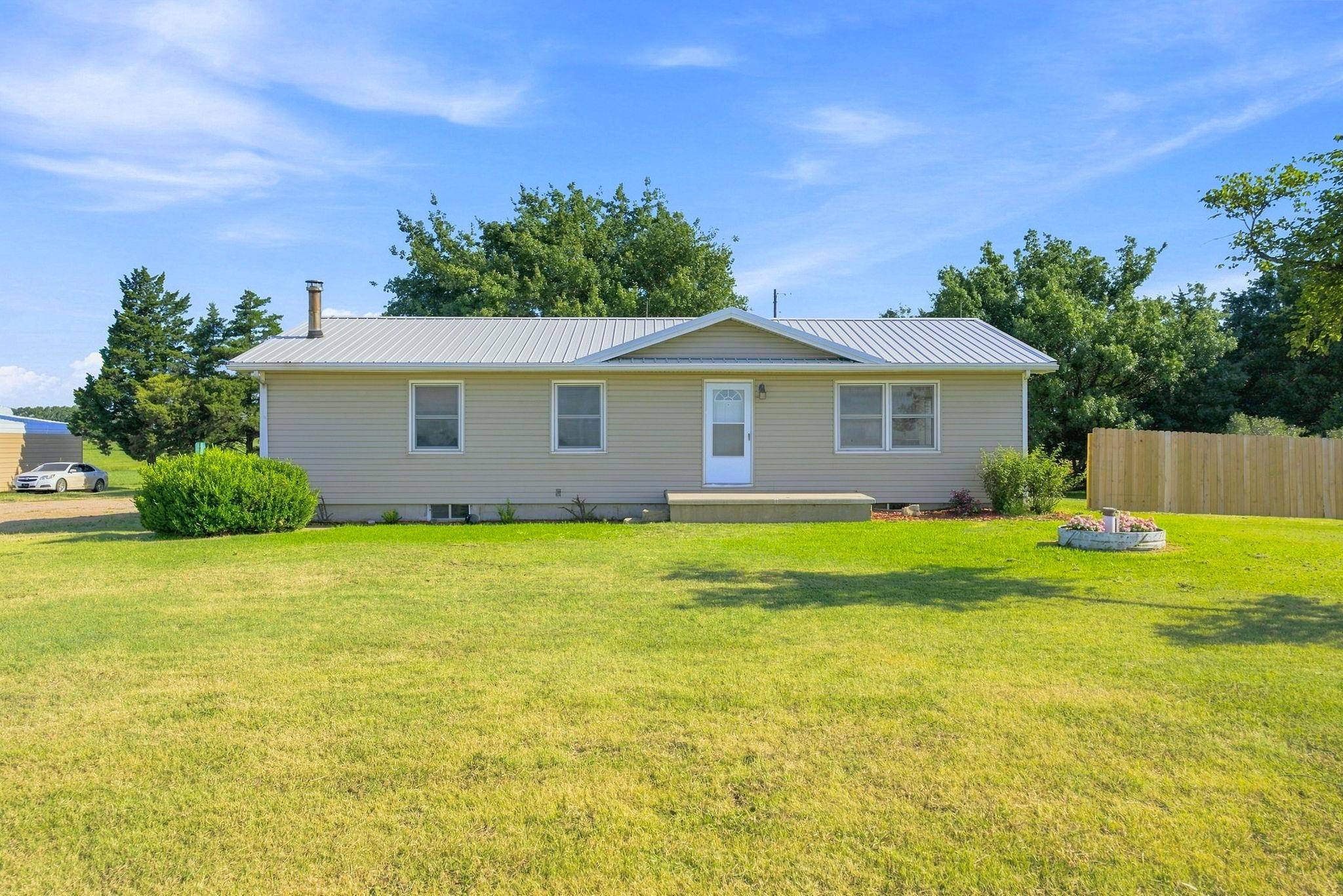 30220 W 39th St S, Garden Plain, KS 67025
