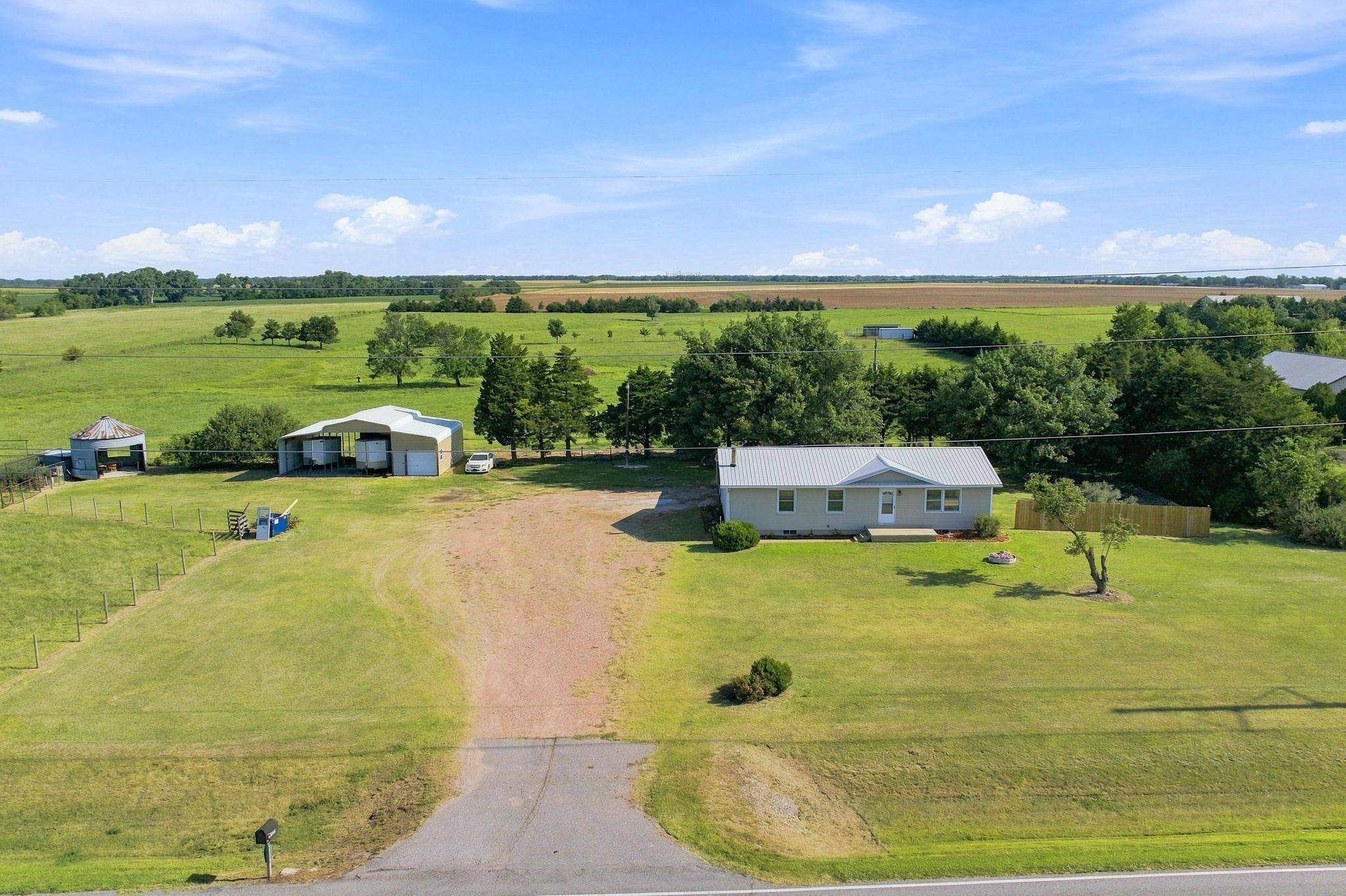 30220 W 39th St S, Garden Plain, KS 67025