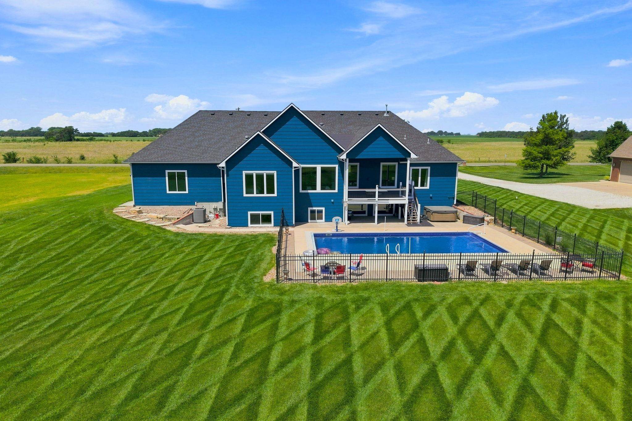 1042 N Lake Road, Cheney, KS 67025-7706