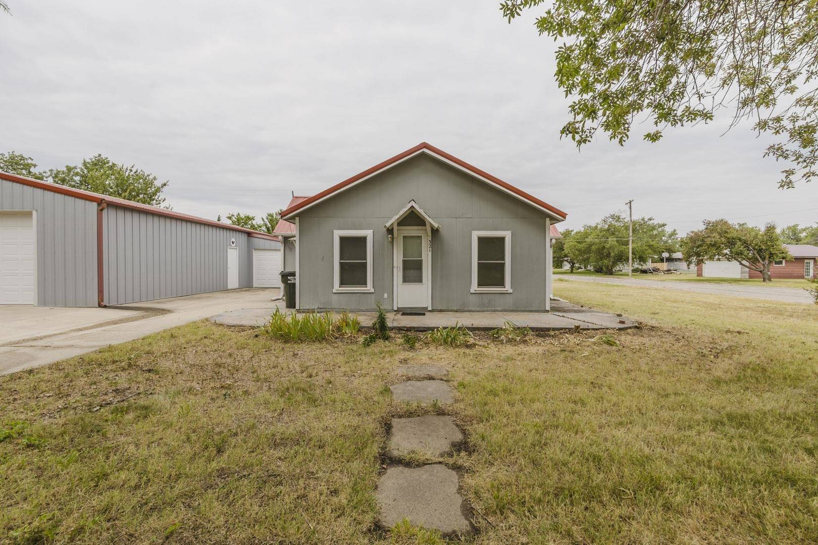 321 N Kansas Ave, Burrton, KS 67020