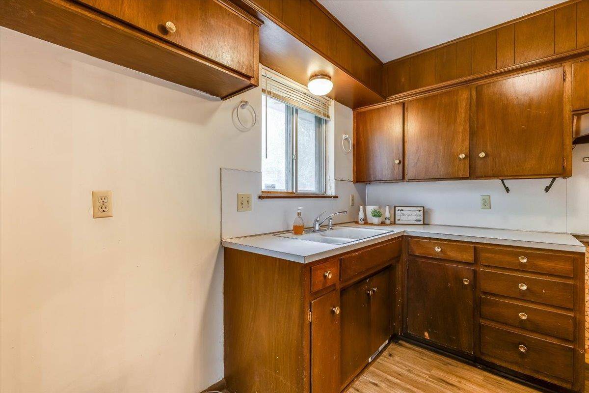 1212 W 18th St N, Wichita, KS 67203-2201