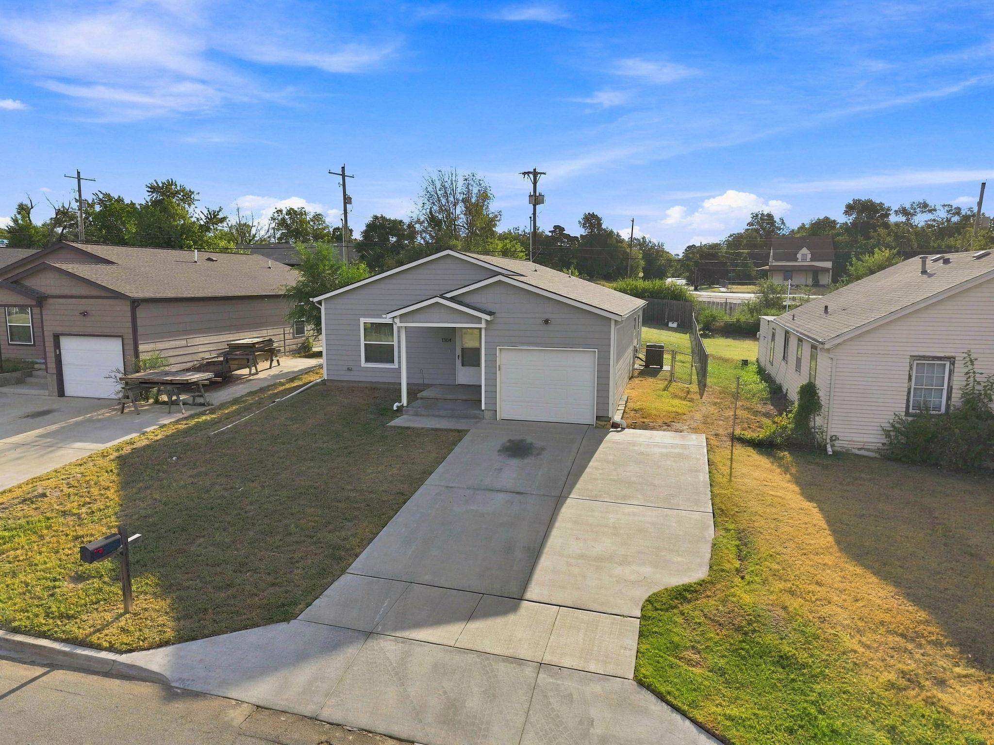 1304 N Lorraine Ave, Wichita, KS 67214