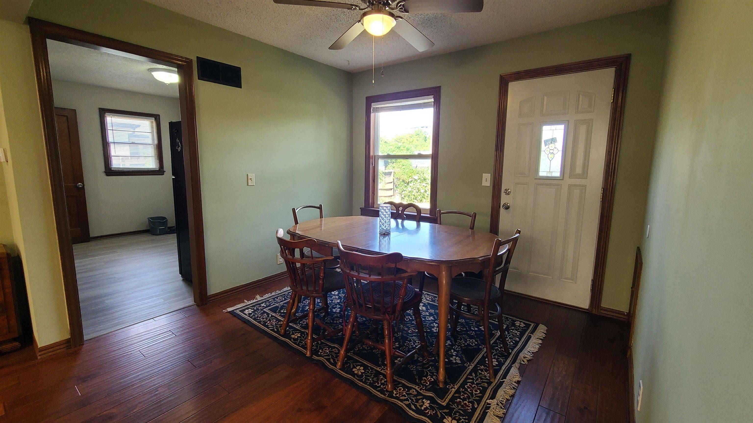 2214 S Pinecrest Ave, Wichita, KS 67218