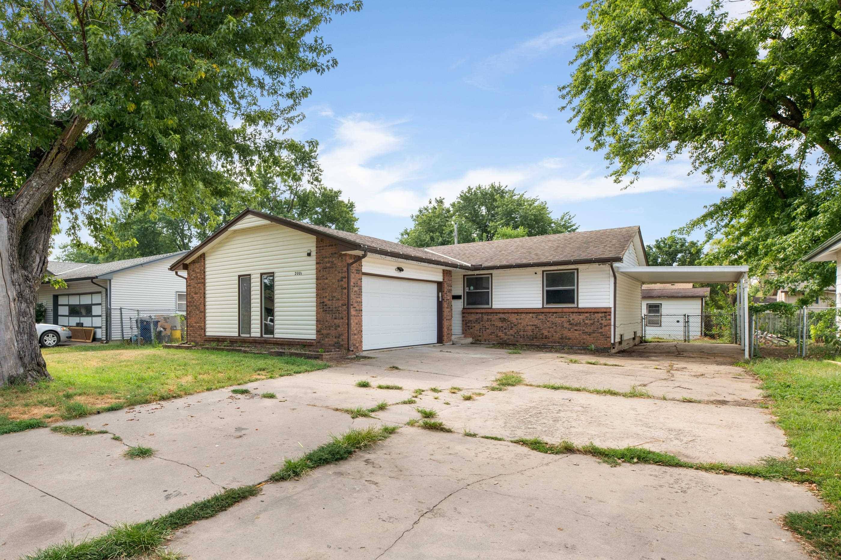 2001 E Idlewild Dr, Wichita, KS 67216