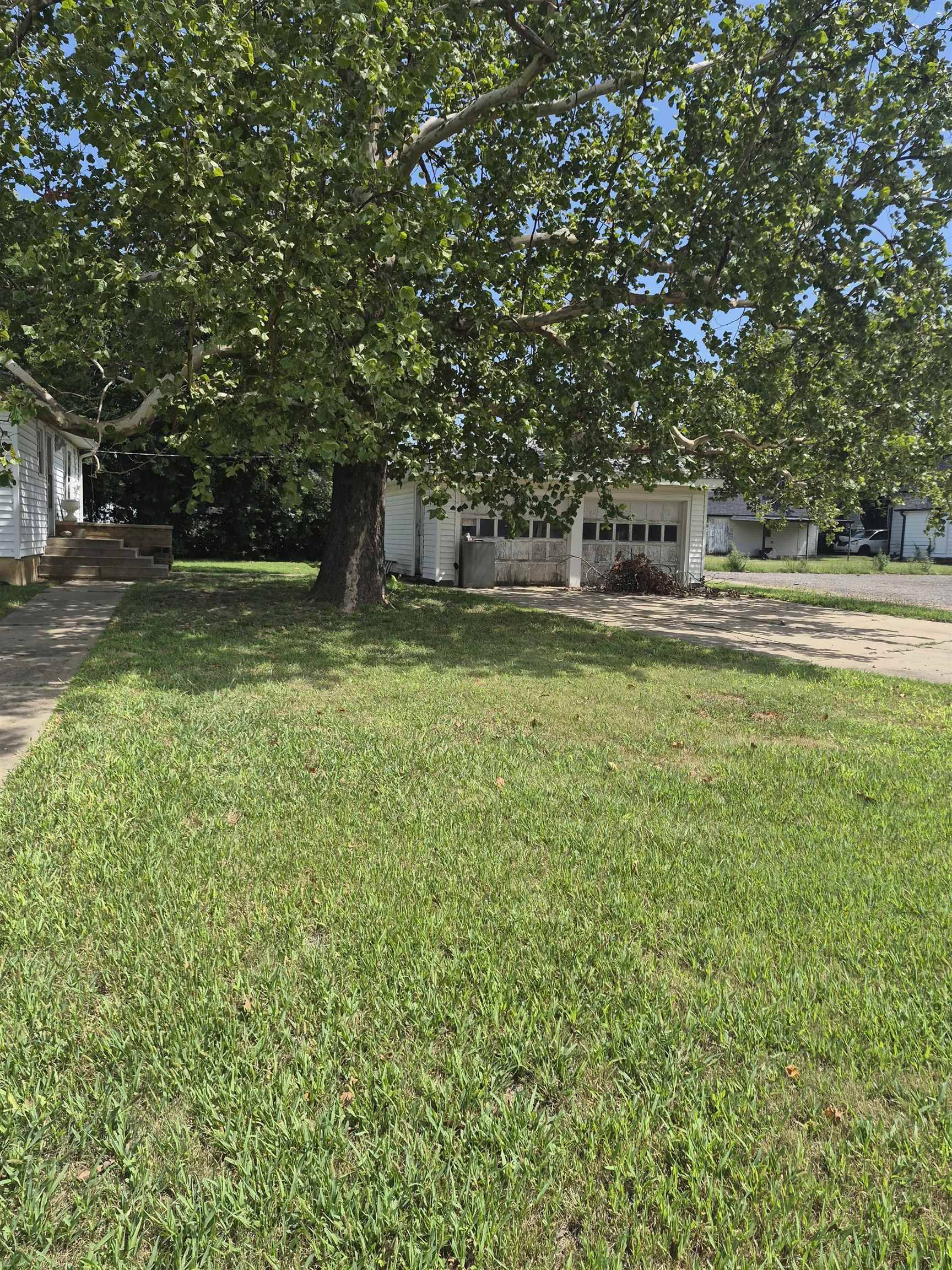 205 E Lost St., Lincoln, KS 67455