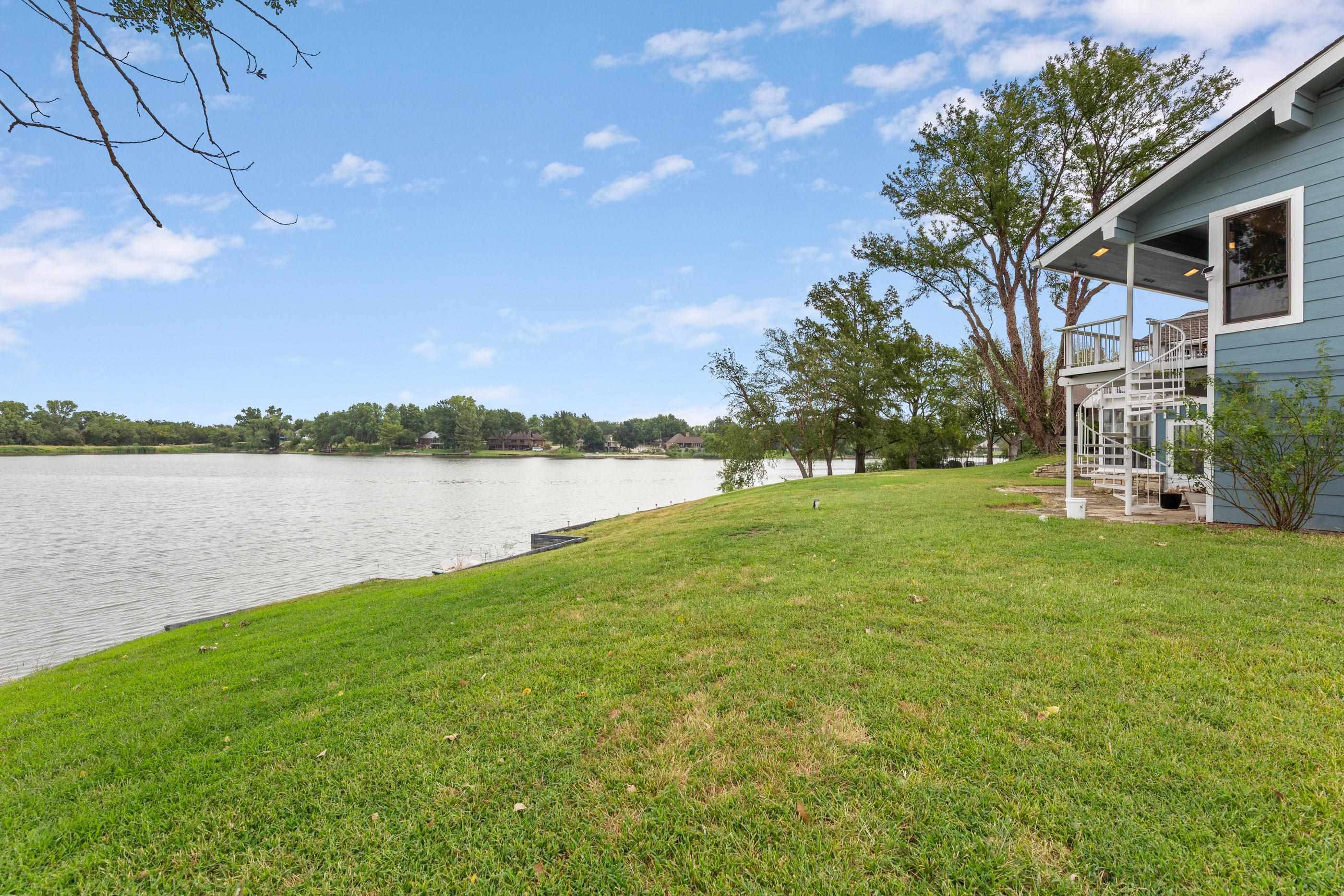 23 S Lakeview Dr, Goddard, KS 67052