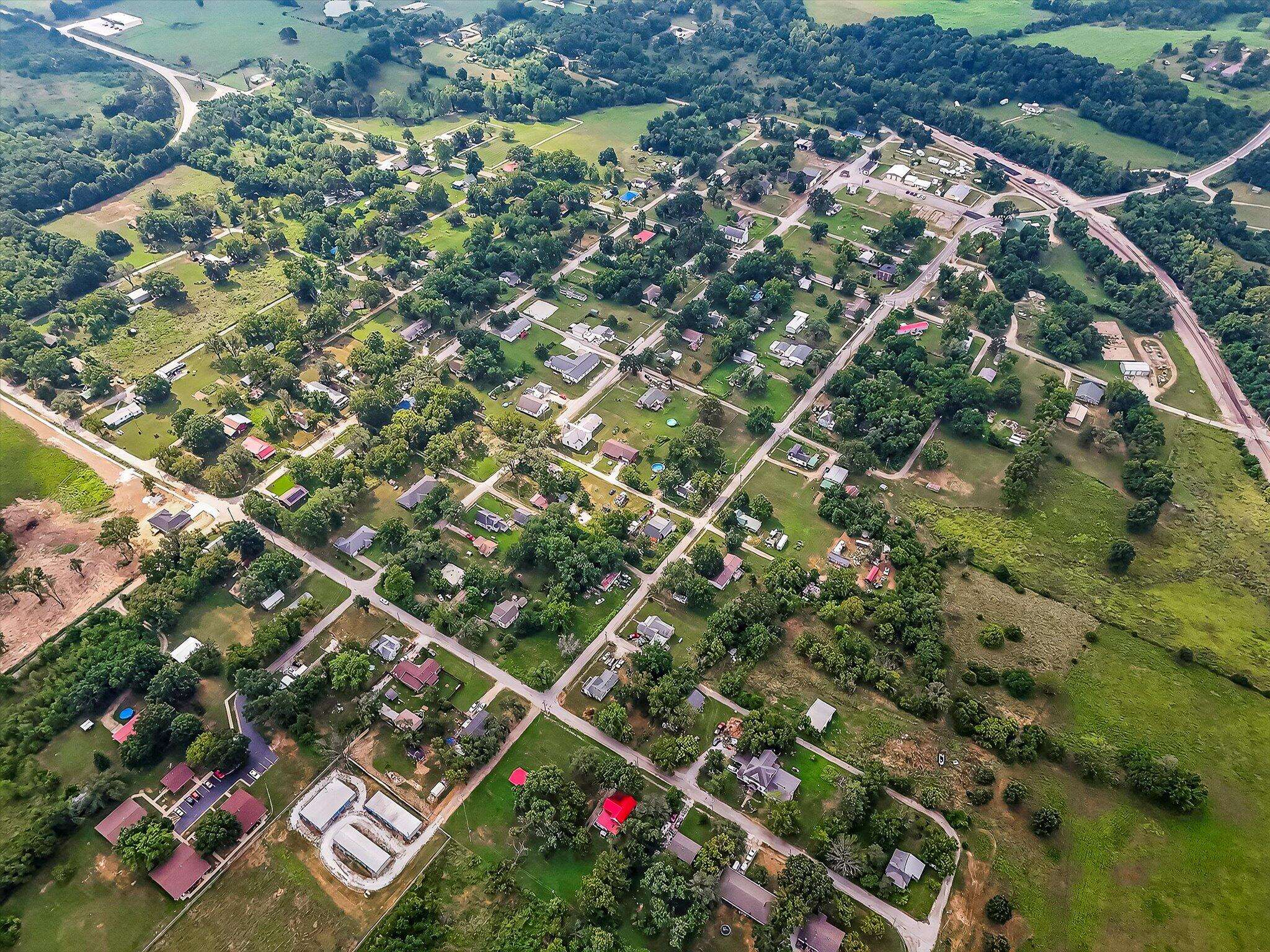 102 W Commercial ST, Everton, MO 65646