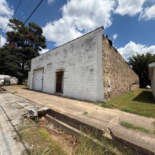 223 S Church ST, Everton, MO 65646