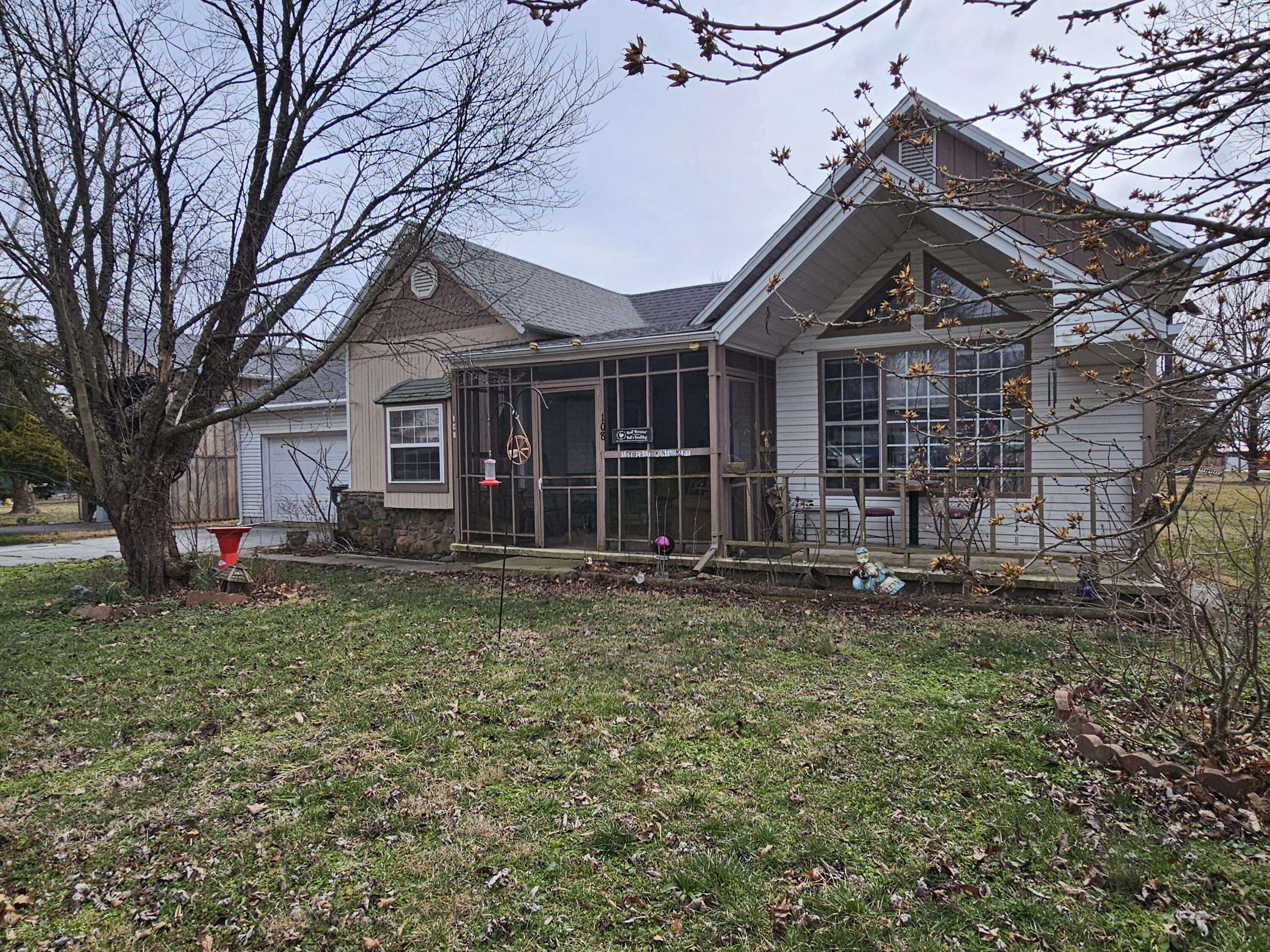 108 E Montgomery ST, Fairview, MO 64842