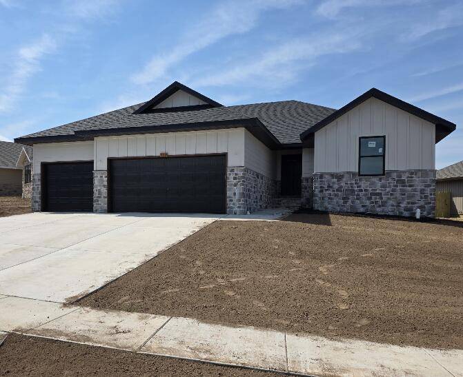 953 S Pindall LN, Nixa, MO 65714