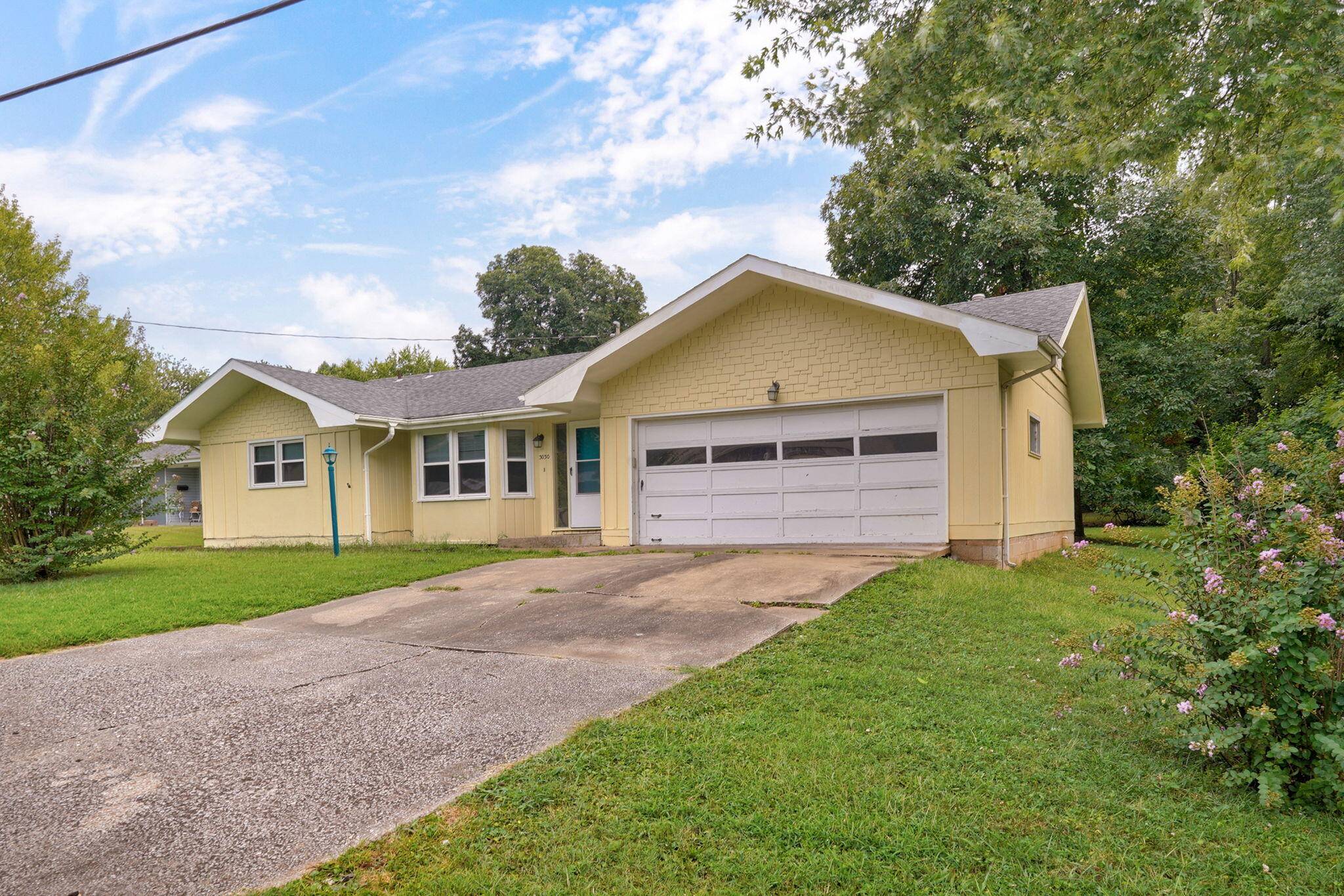 3030 E Loren ST, Springfield, MO 65804