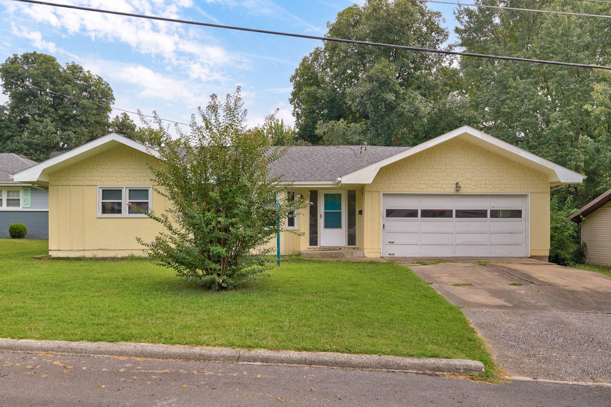 3030 E Loren ST, Springfield, MO 65804