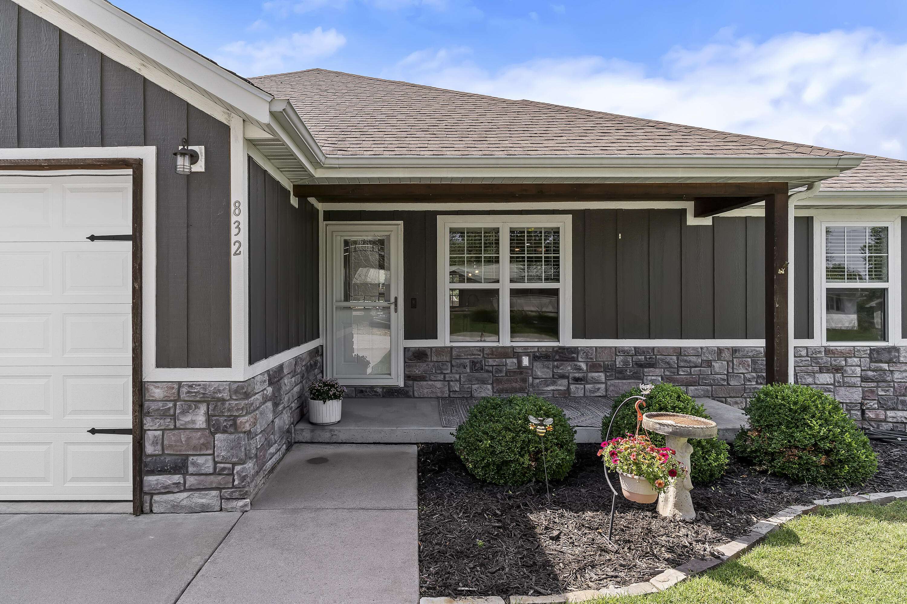 832 Shaffer ST, Marshfield, MO 65706