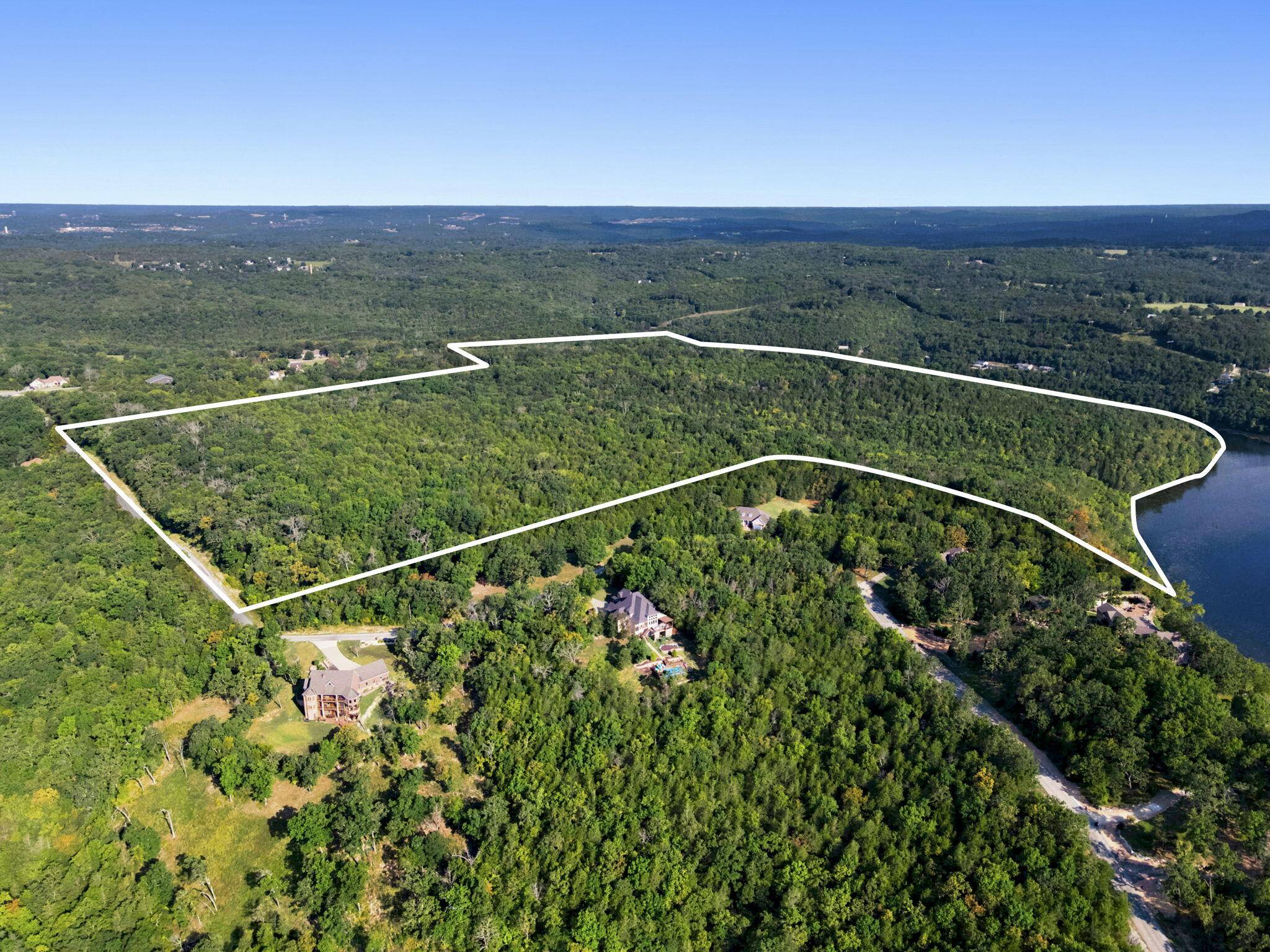000 Peaceful DR, Branson, MO 65616