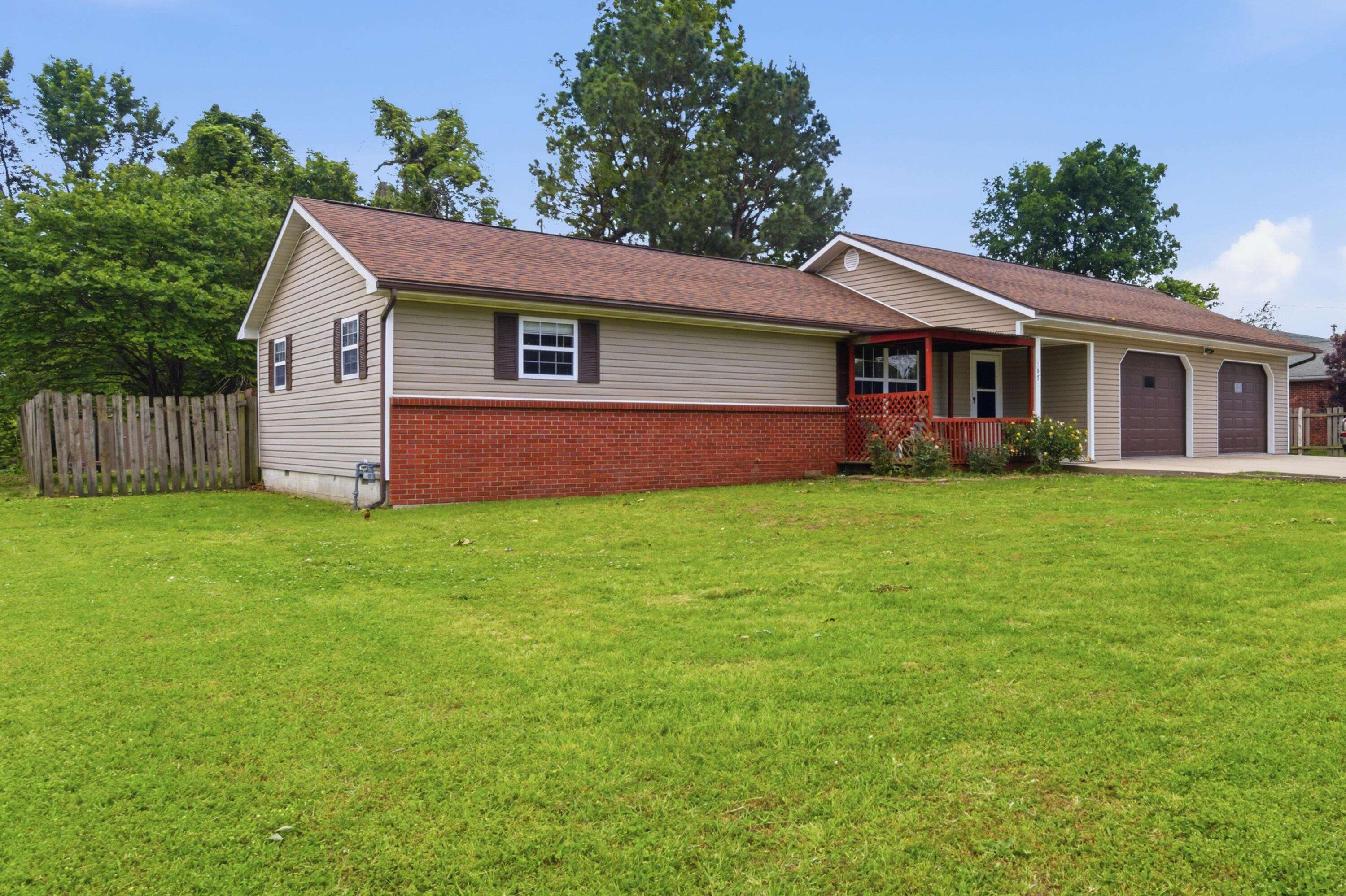 109 Circle DR, Monett, MO 65708