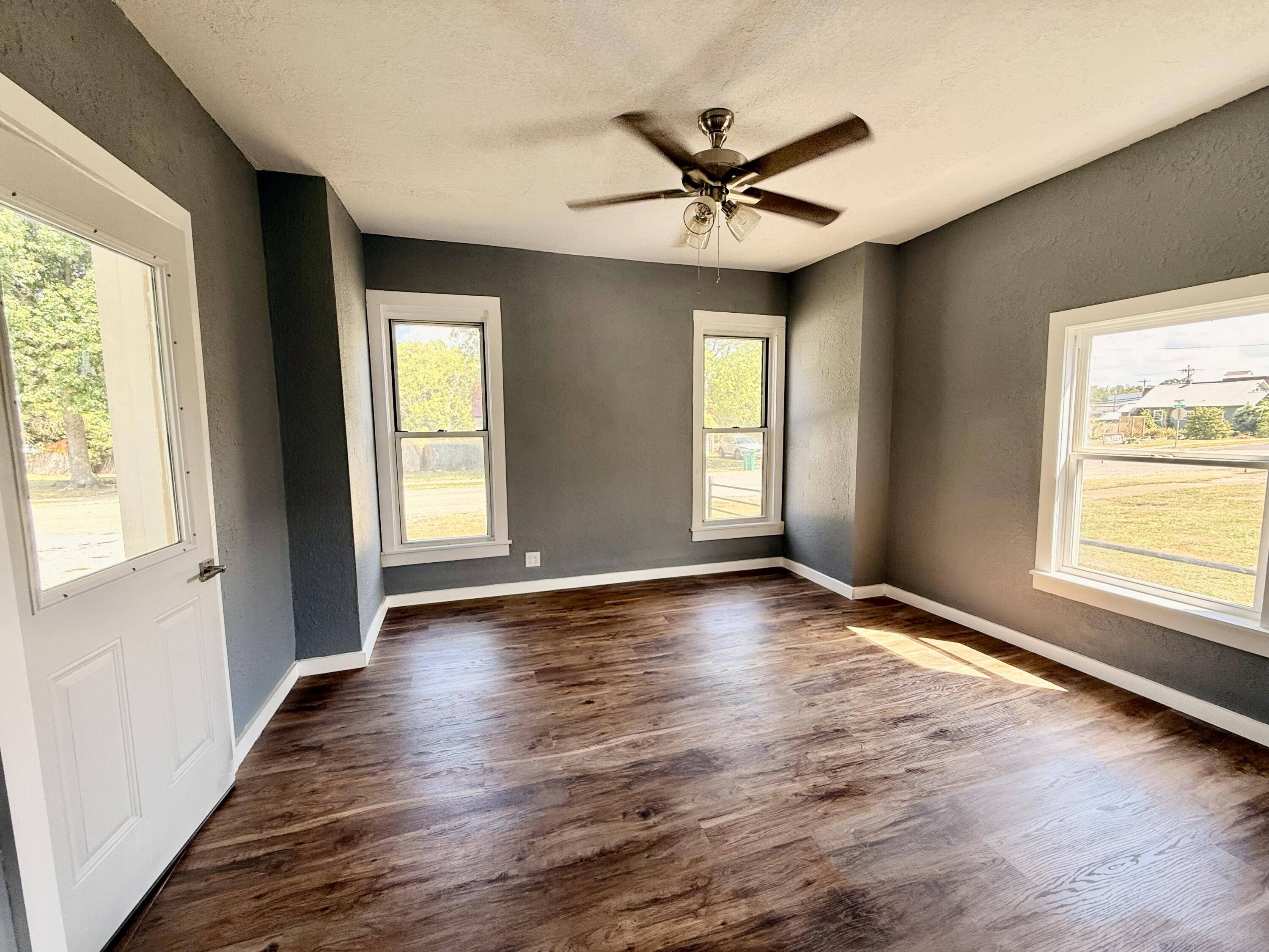 311 S Greene ST, Mountain Grove, MO 65711