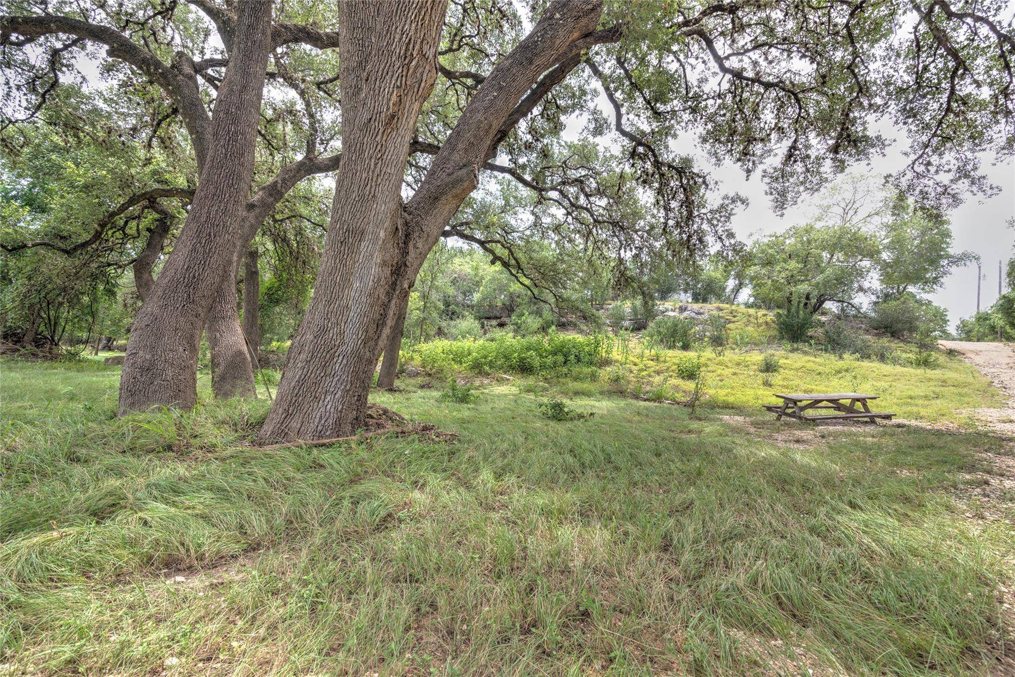 1424 Lakeshore DR N, Bandera, TX 78003