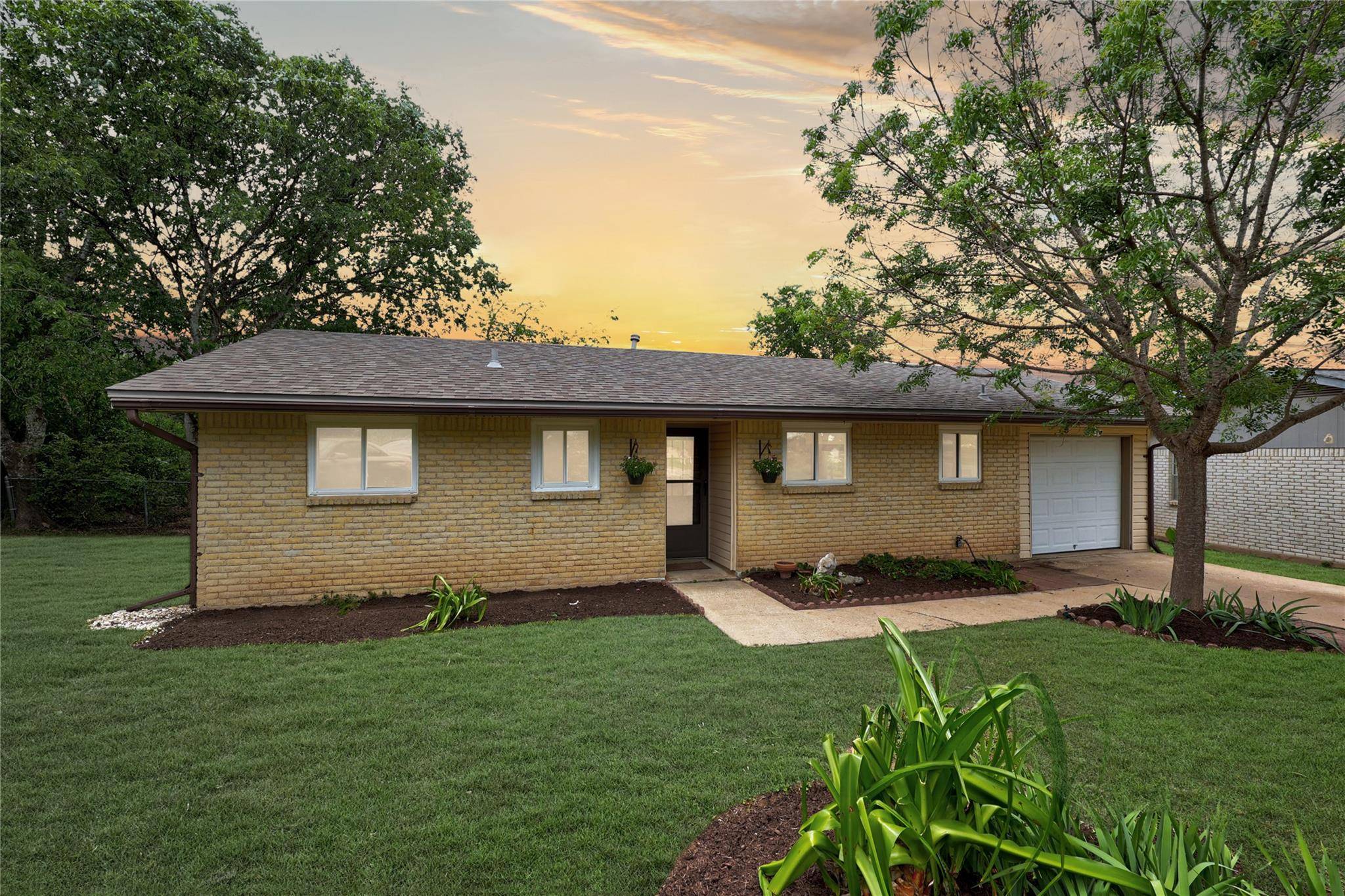 8204 Kellog CT, Austin, TX 78745