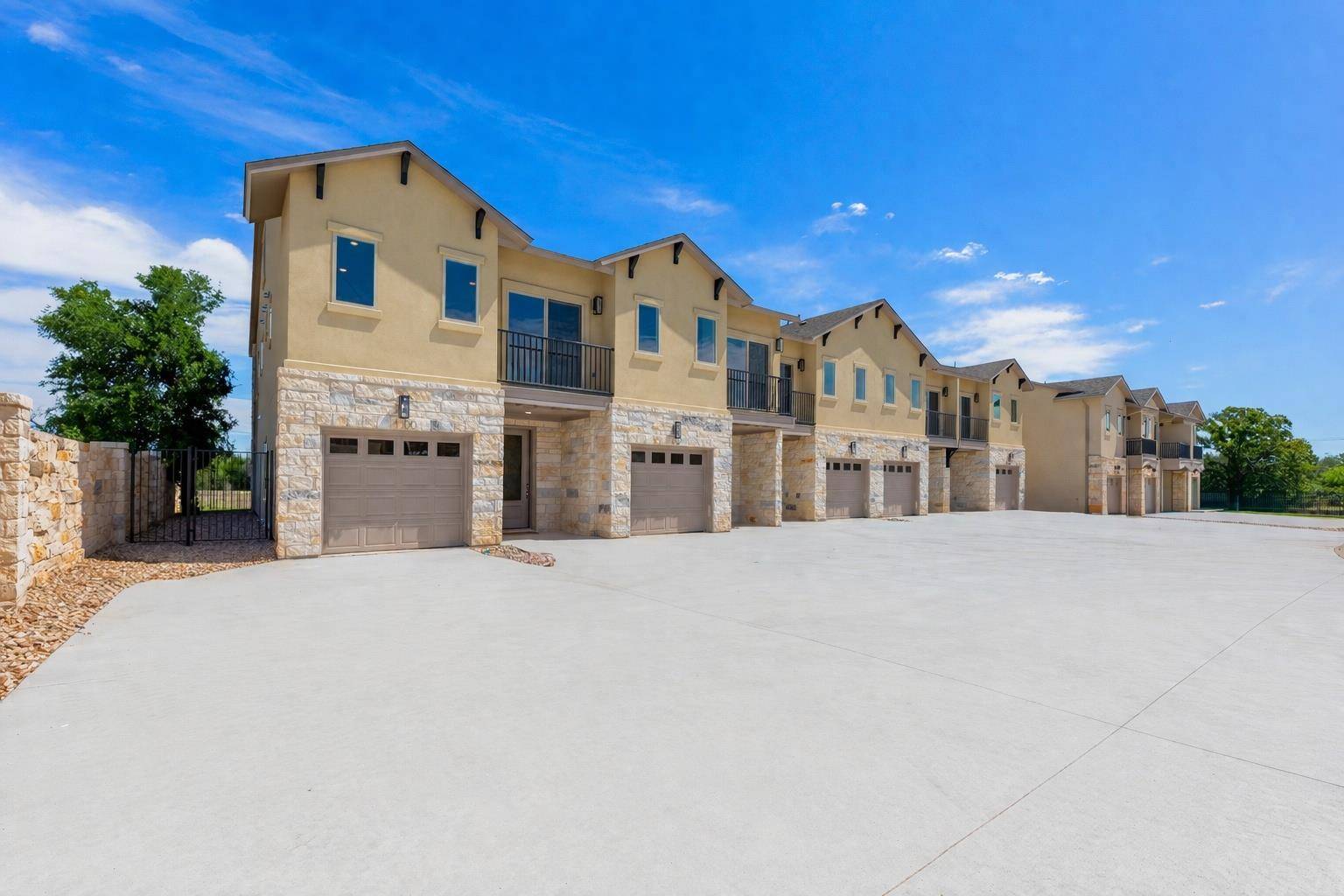 100 Tesla CIR, Round Rock, TX 78681