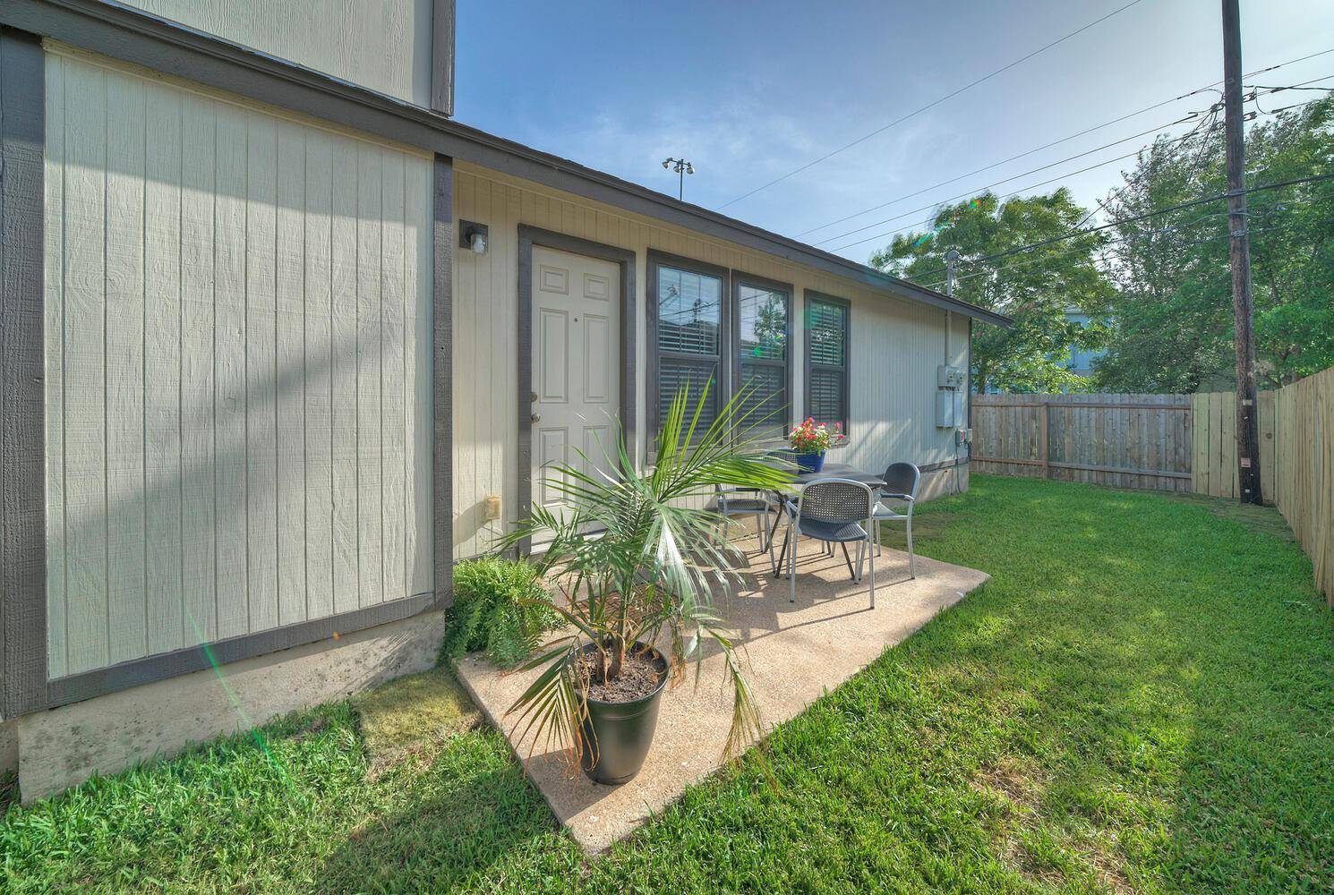 1004/1006 Hyridge ST, Round Rock, TX 78664