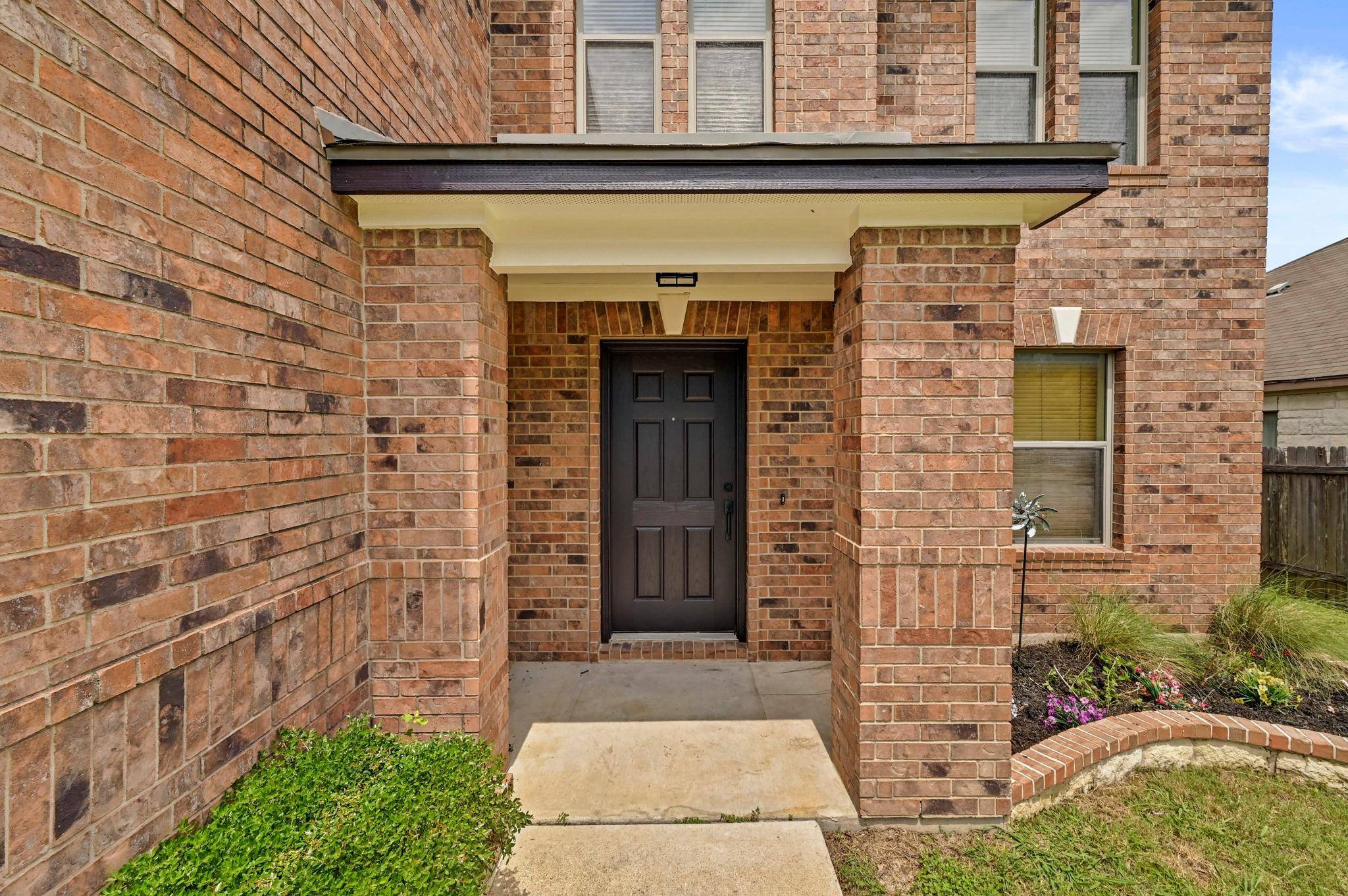 214 Briarwood DR, Leander, TX 78641