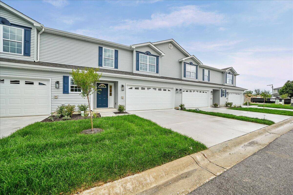 9563 Luebcke Lane, Crown Point, IN 46307