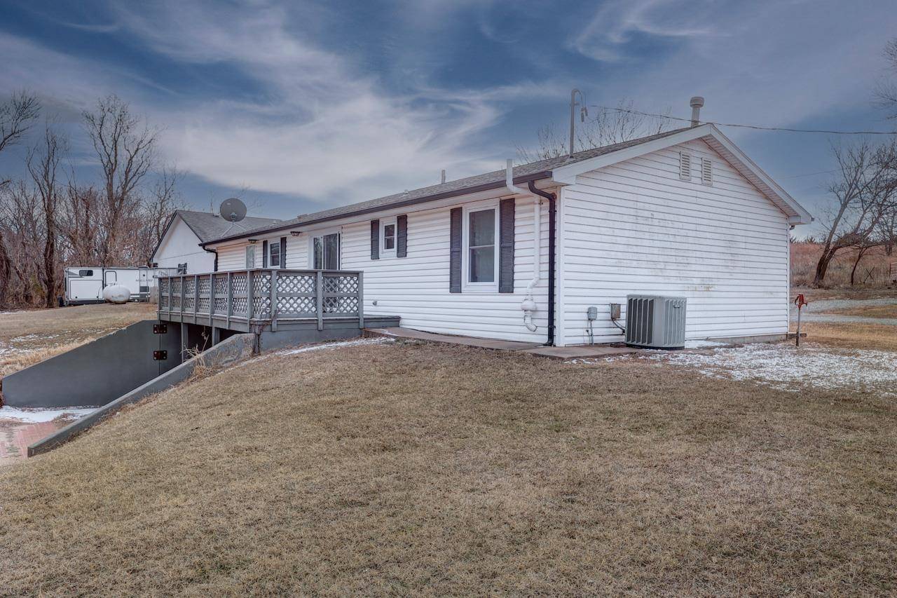 19421 US Highway 160, Winfield, KS 67156