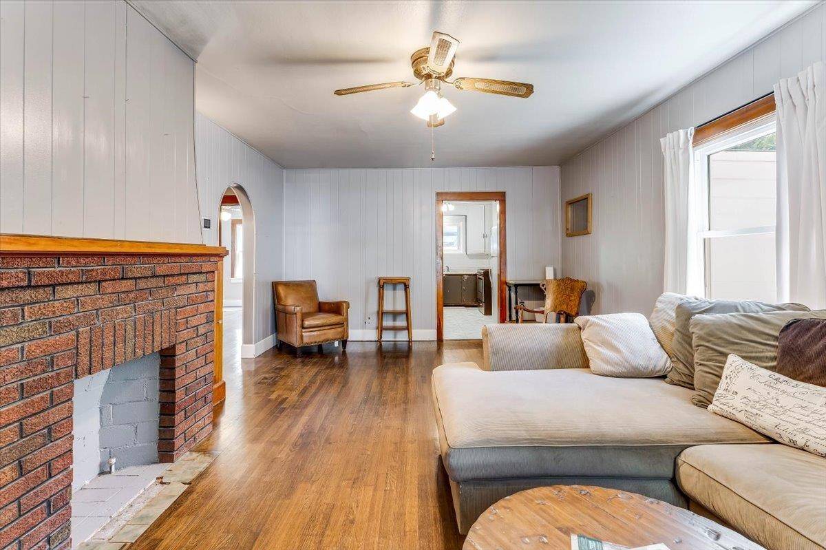 323 E Broadway, Augusta, KS 67010