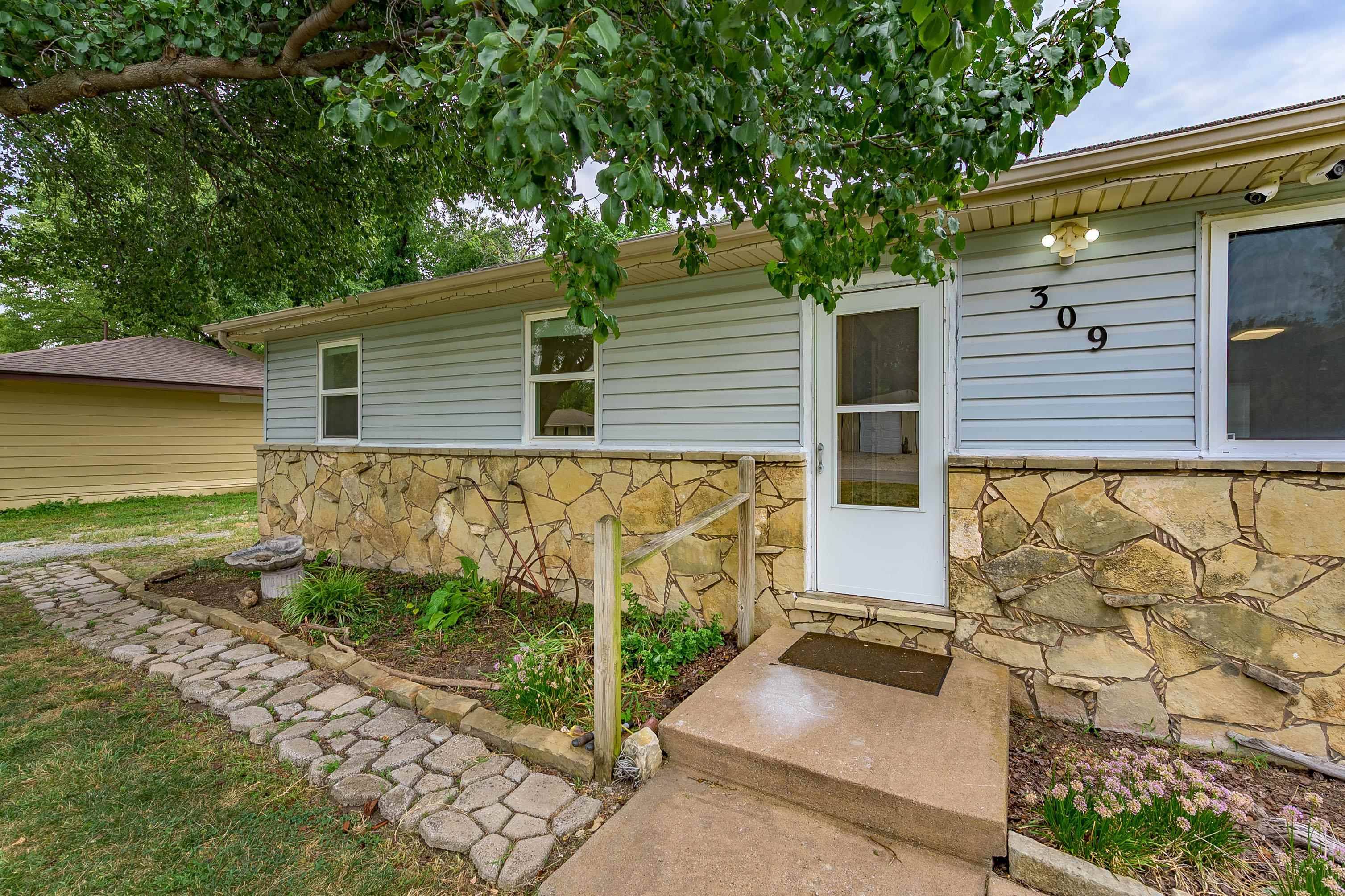 309 N Seymour St, Udall, KS 67146