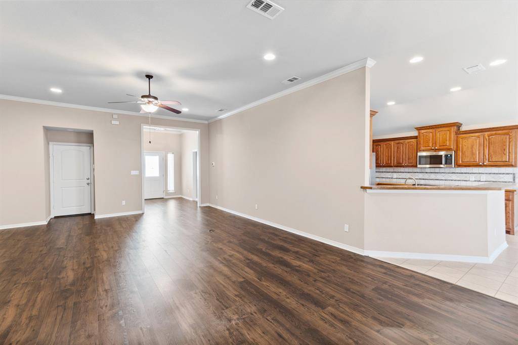 111 Crestway Drive #24, Cedar Hill, TX 75104