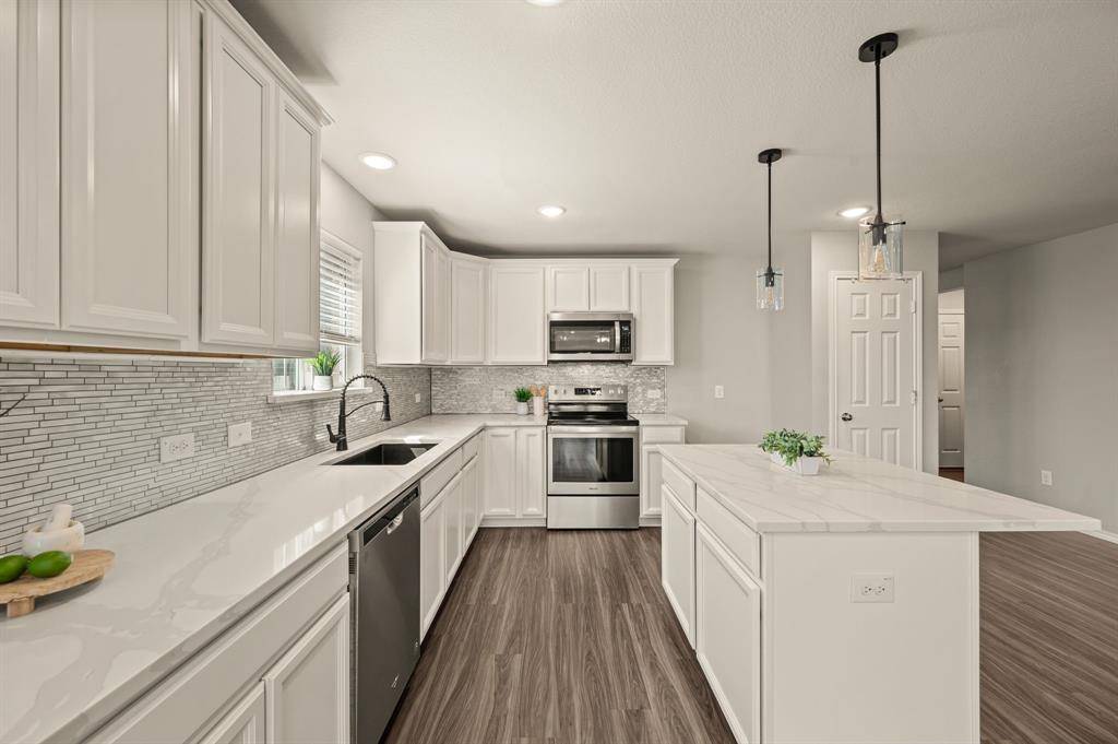 9112 Settlers Peak Road, Fort Worth, TX 76179