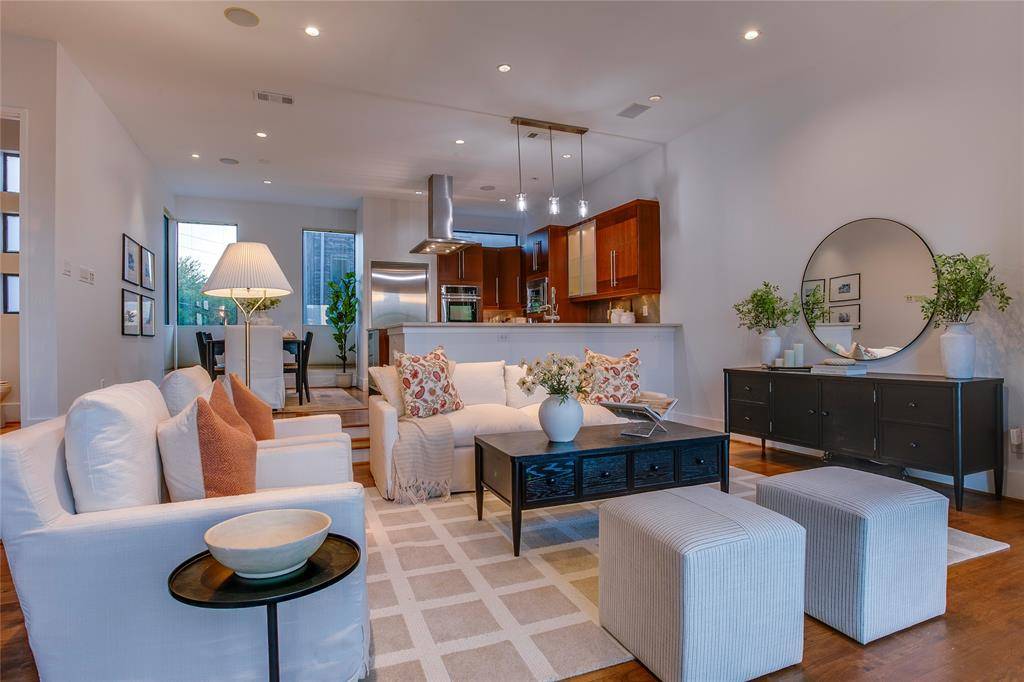 433 Trinity River Circle, Dallas, TX 75203