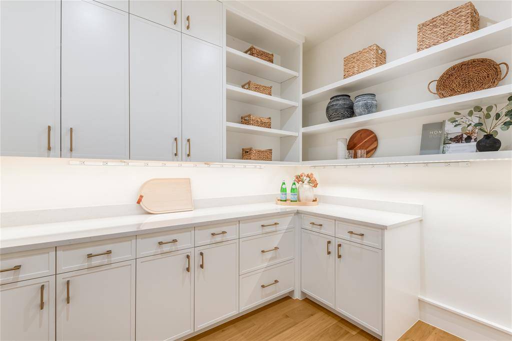 6016 Del Roy Drive, Dallas, TX 75230