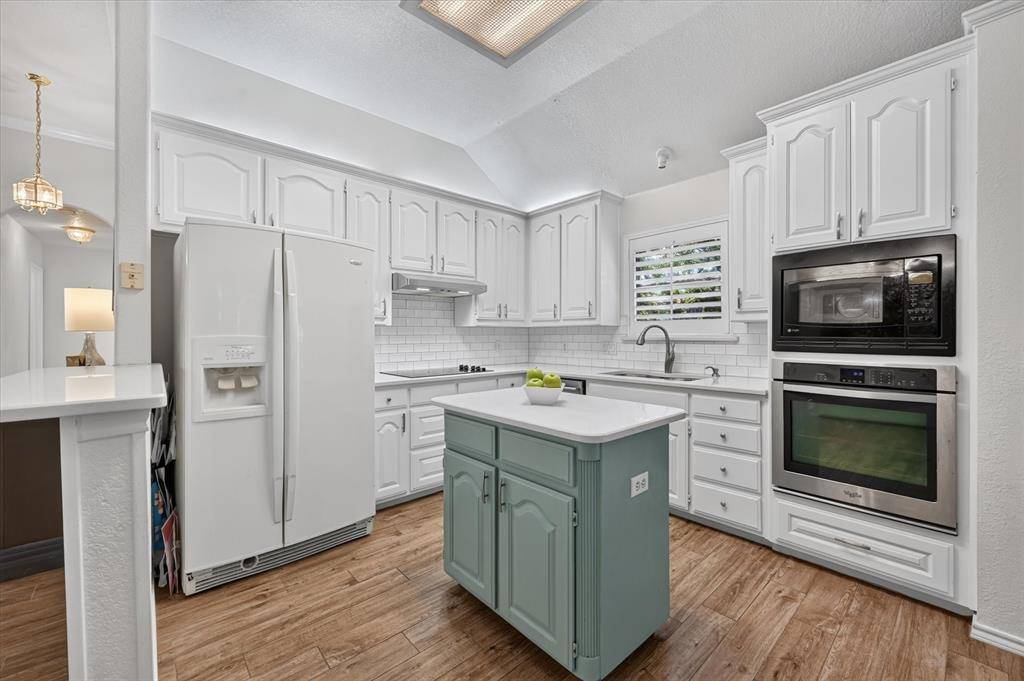 729 Bent Tree Court, Hurst, TX 76054