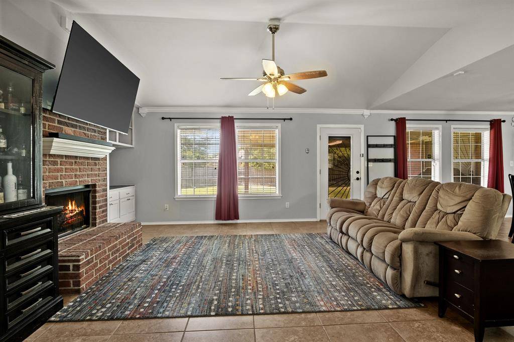 2707 Silver Spring Trail, Mount Pleasant, TX 75455