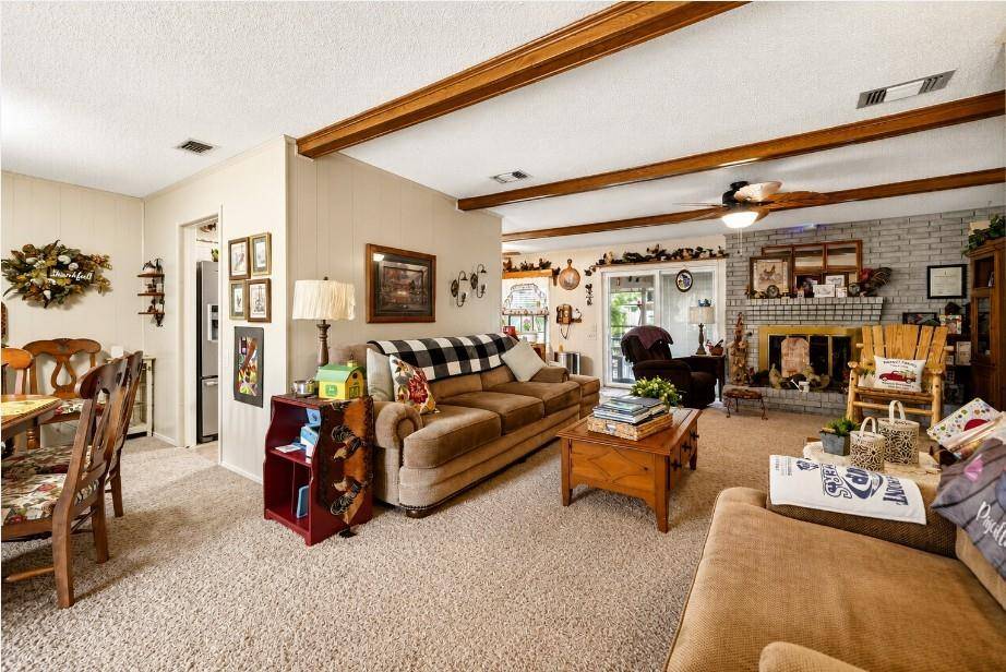 1022 Robin Road, Oak Ridge, TX 75161