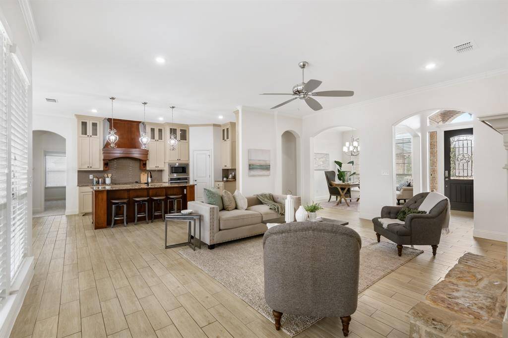10909 Chriswood Drive, Crowley, TX 76036