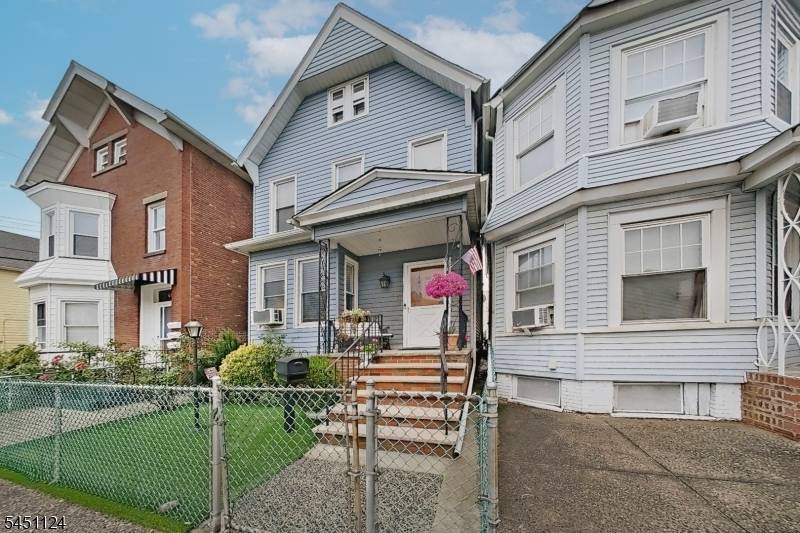 402 Davis Ave, Harrison Town, NJ 07029