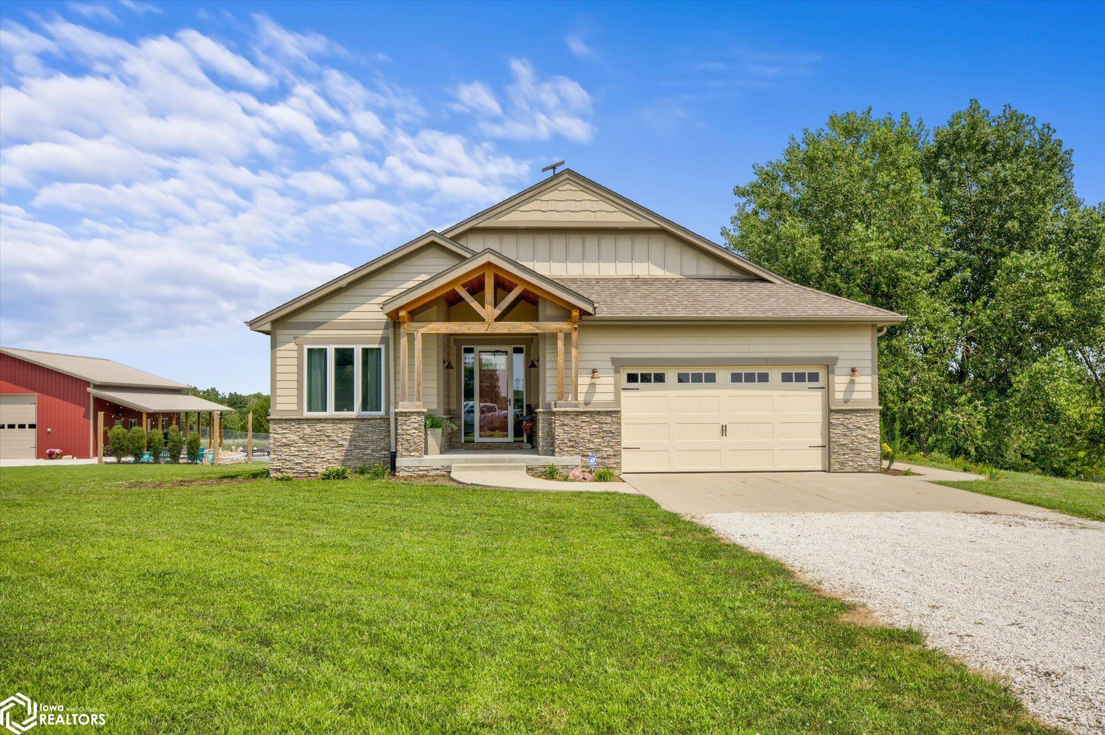 33638 H AVE, Earlham, IA 50072