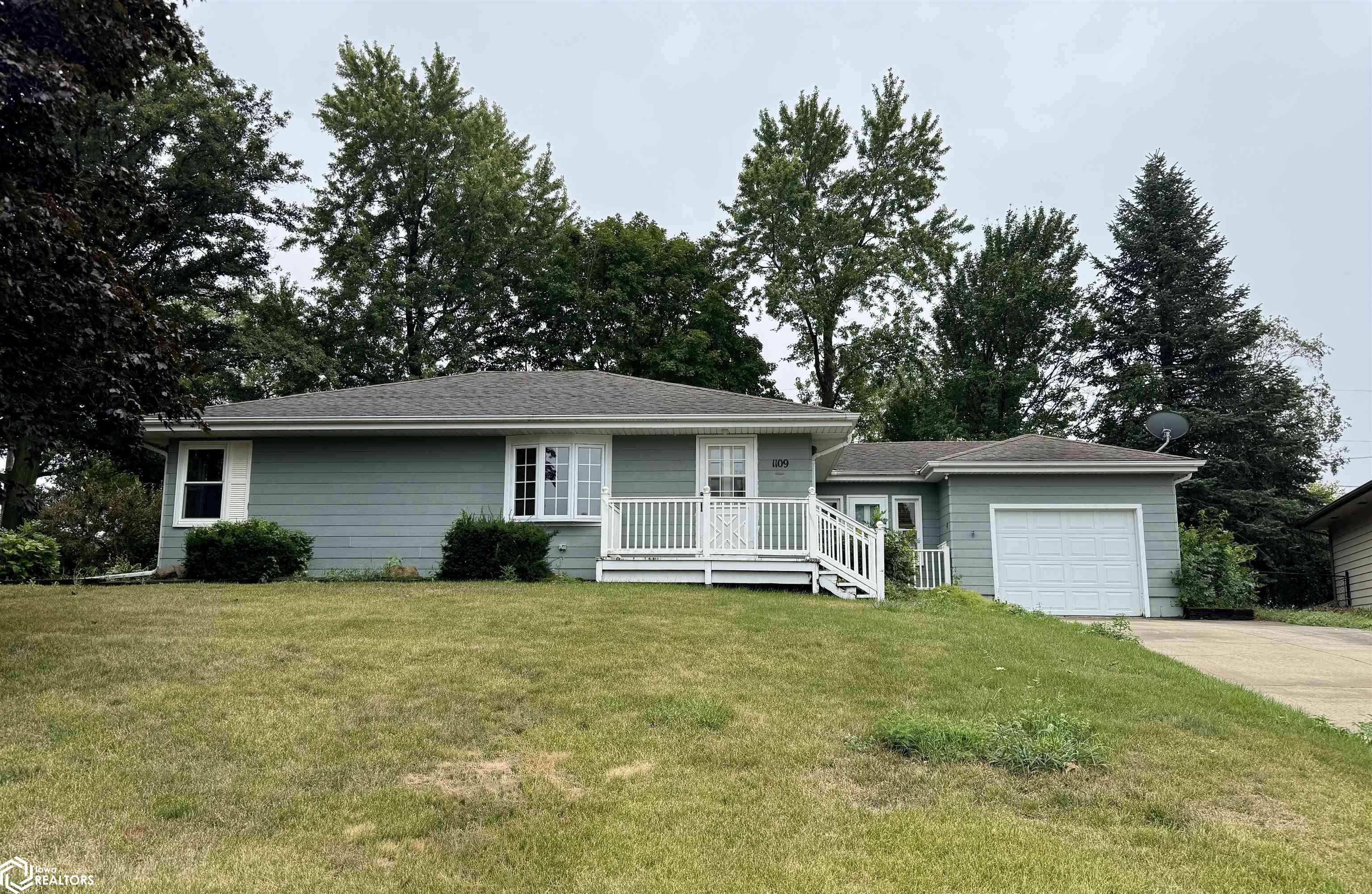 1109 Ridgeway DR, Audubon, IA 50025