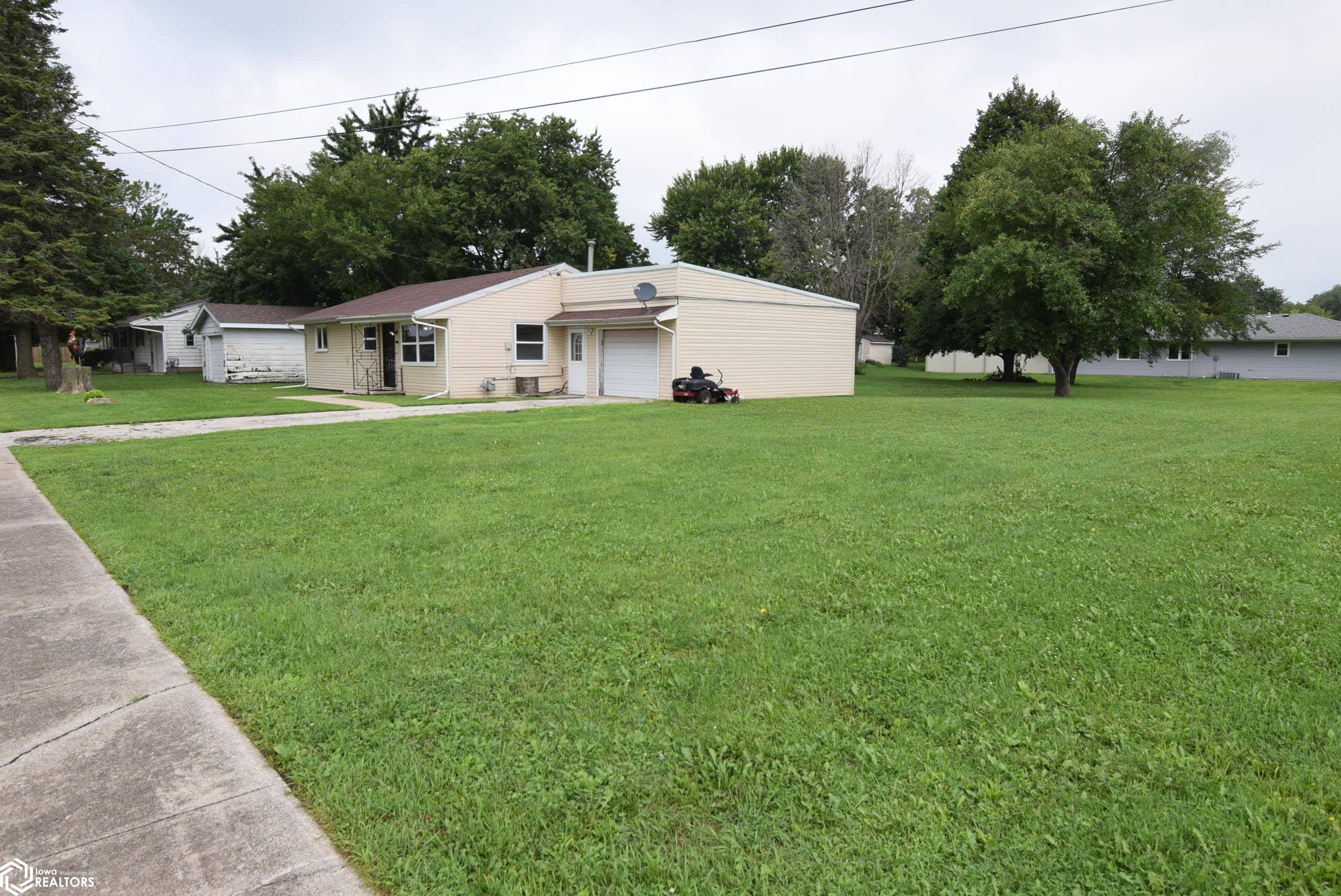111 10th AVE, Clarion, IA 50525