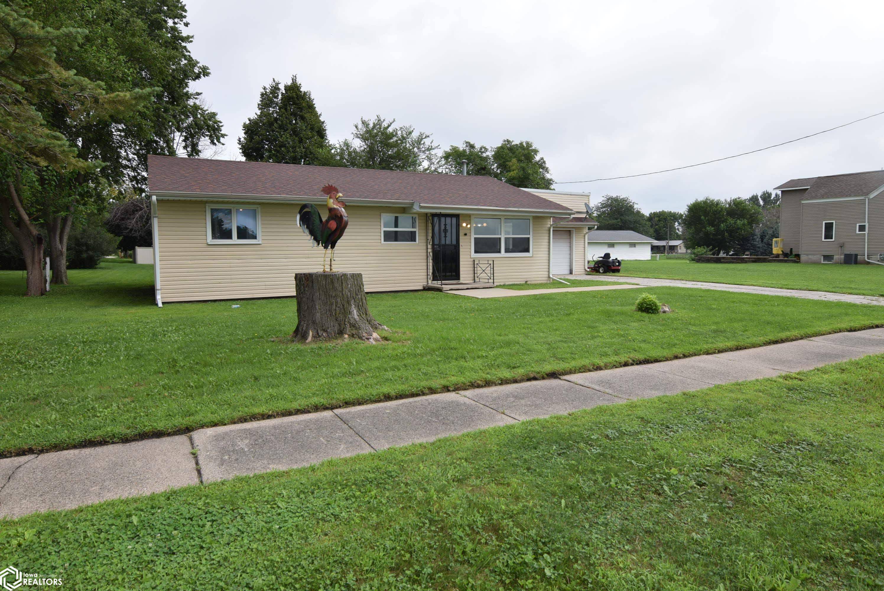 111 10th AVE, Clarion, IA 50525