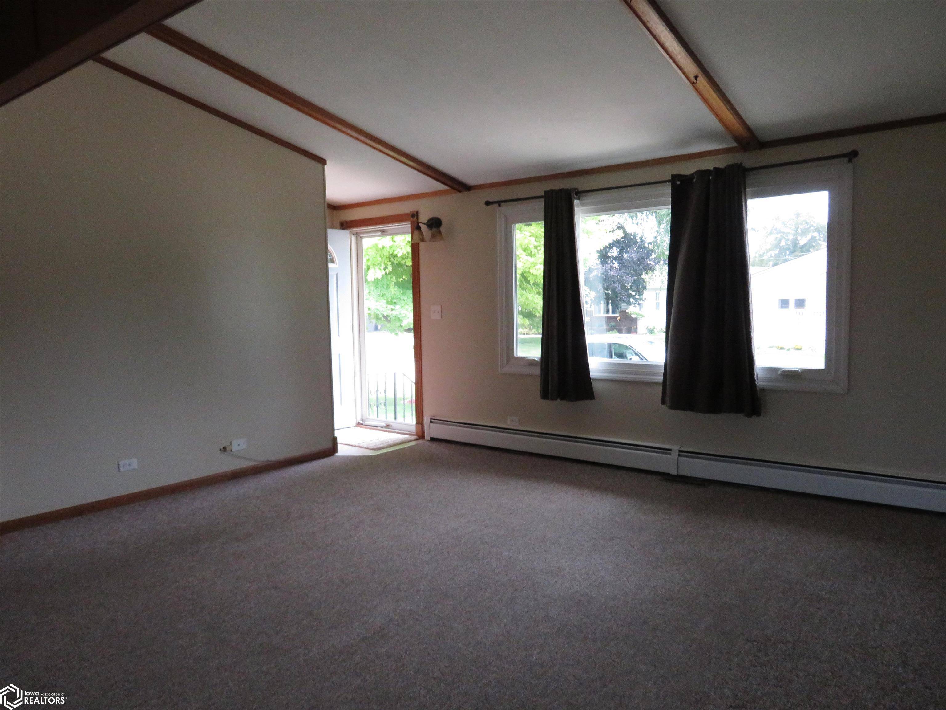 713 3rd St NE, Clarion, IA 50525